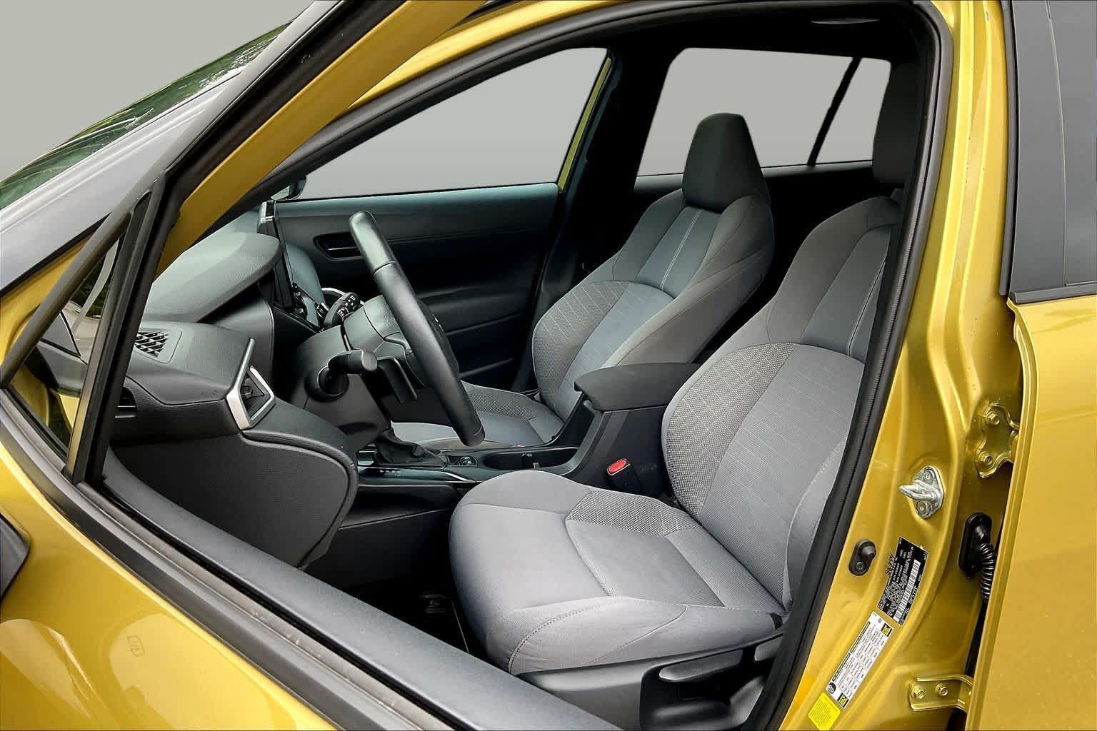 Used 2024 Toyota Corolla Cross AWD Hybrid w/ Moonroof Package image 8