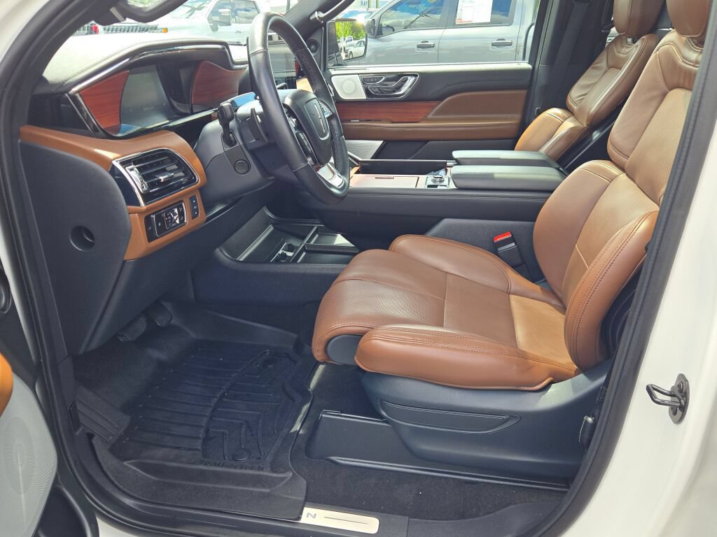 Used 2024 Lincoln Navigator Reserve AWD/4WD image 30