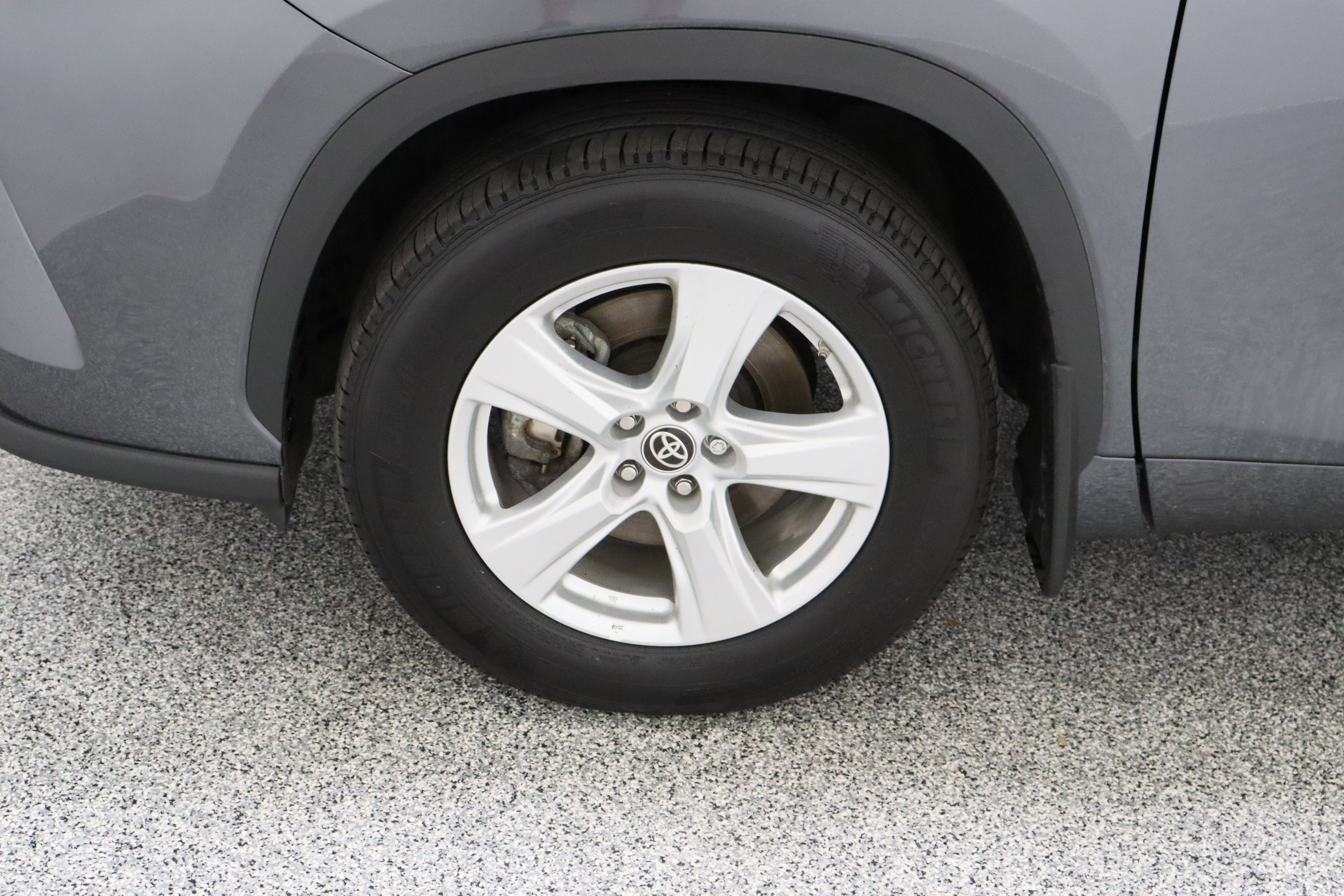 Certified 2025 Toyota Highlander LE image 11