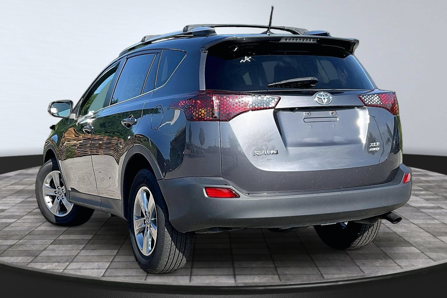 Used 2015 Toyota RAV4 XLE AWD/4WD image 11