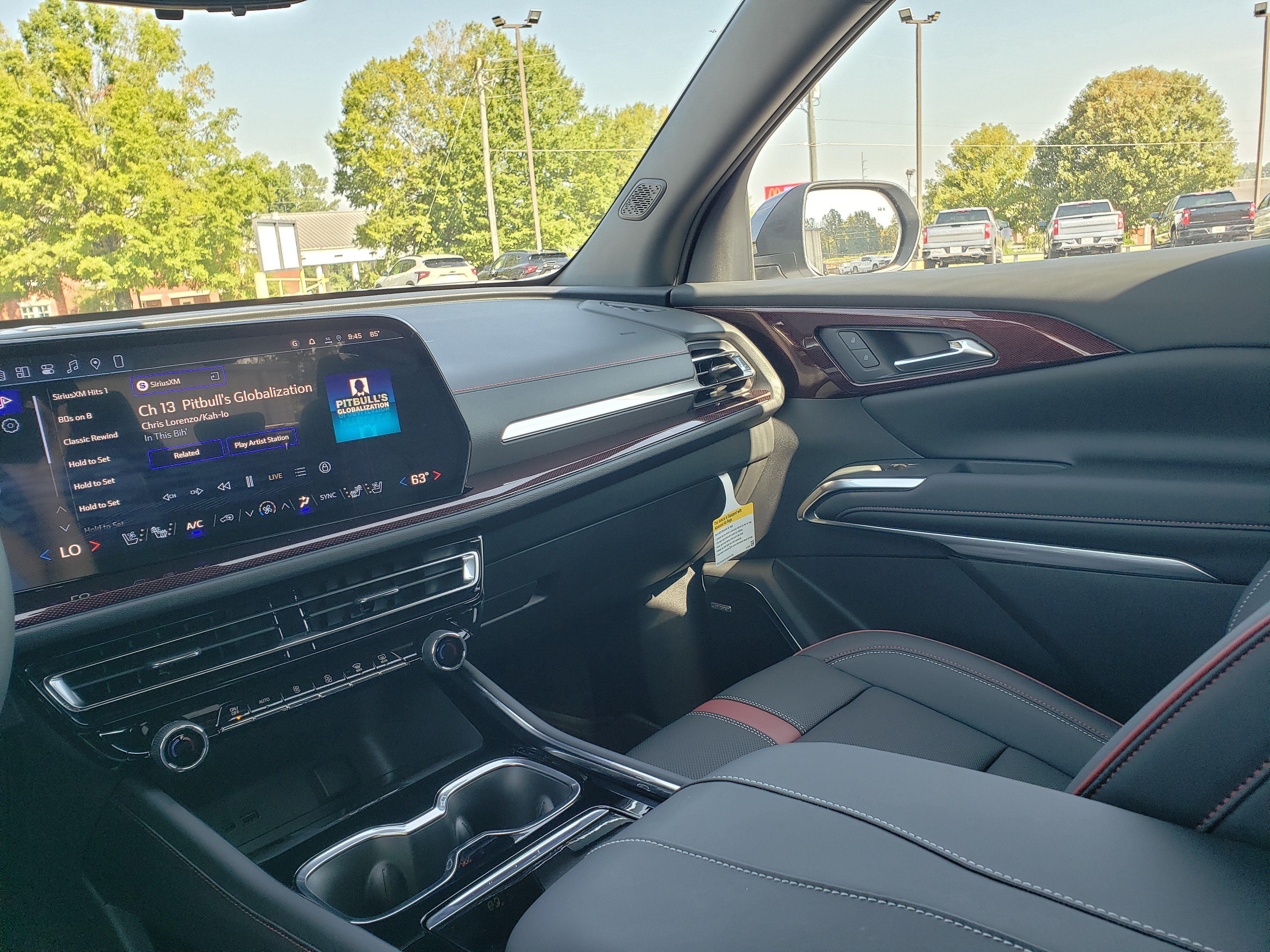 New 2027 Chevrolet Traverse RS w/ LPO, Floor Liner Package FWD image 22