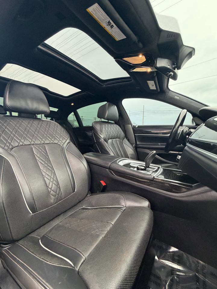 Used 2018 BMW 750i xDrive AWD/4WD image 29