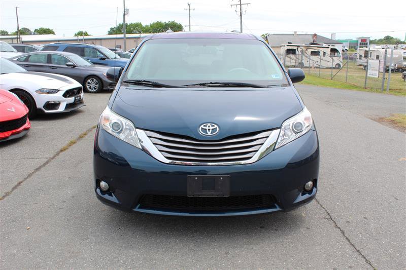 Used 2012 Toyota Sienna XLE FWD image 2