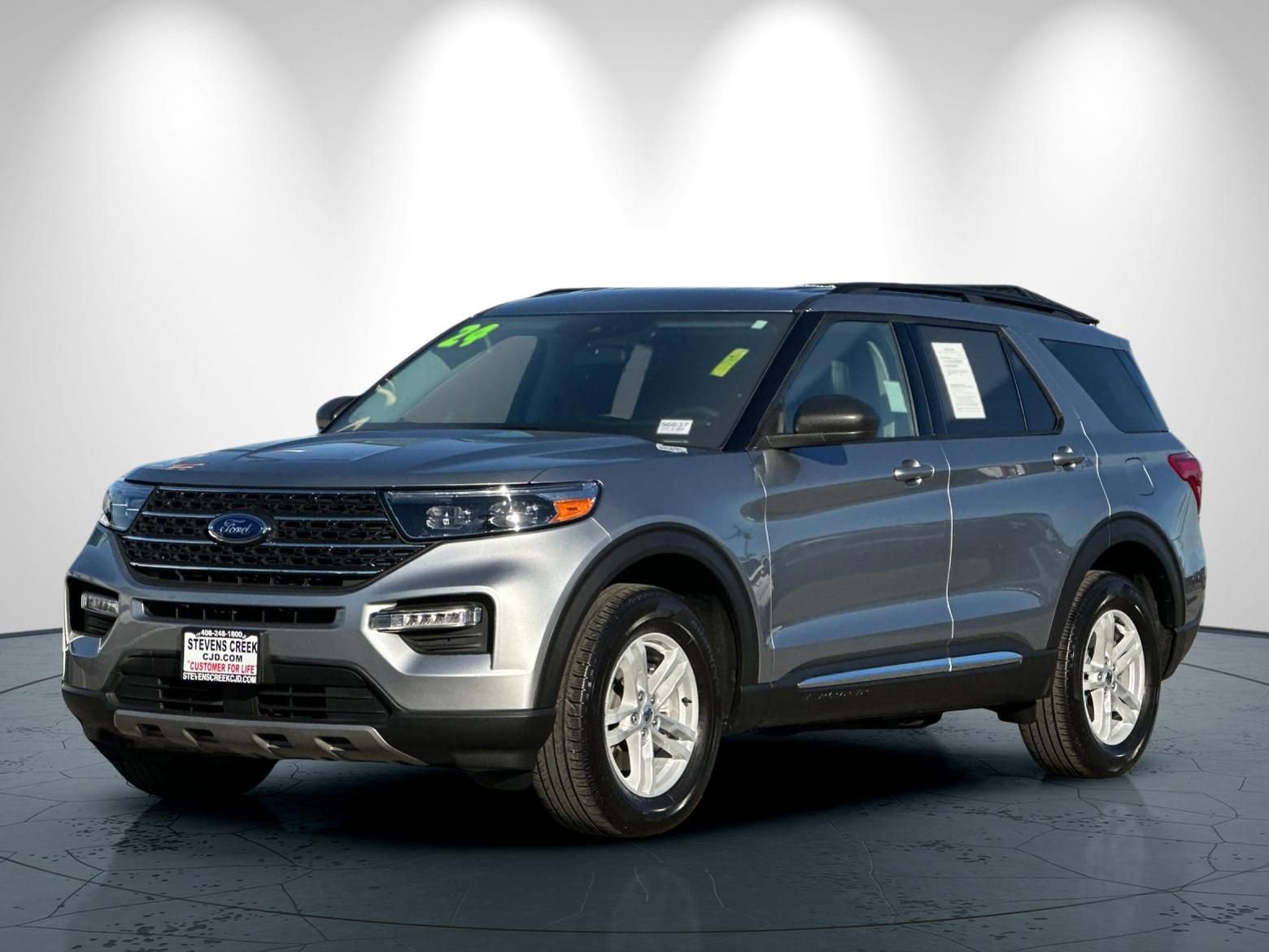 Used 2024 Ford Explorer XLT w/ Equipment Group 202A image 8