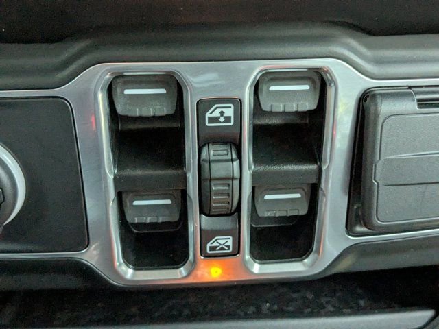 Used 2021 Jeep Wrangler Unlimited Sahara image 24