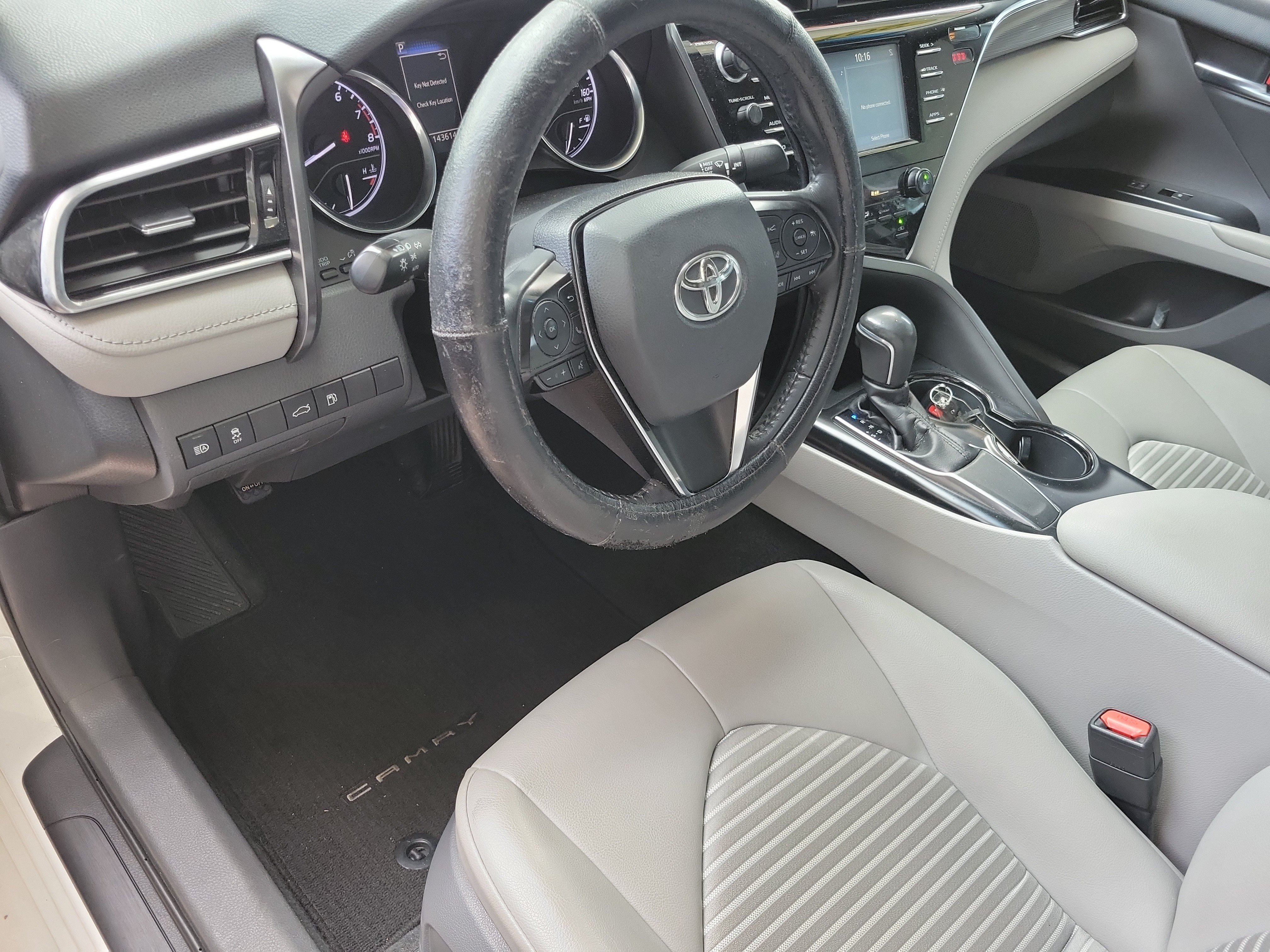 Used 2018 Toyota Camry SE w/ Convenience Package FWD image 19