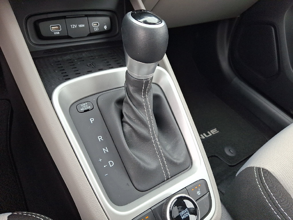 Used 2026 Hyundai Venue SEL FWD image 19