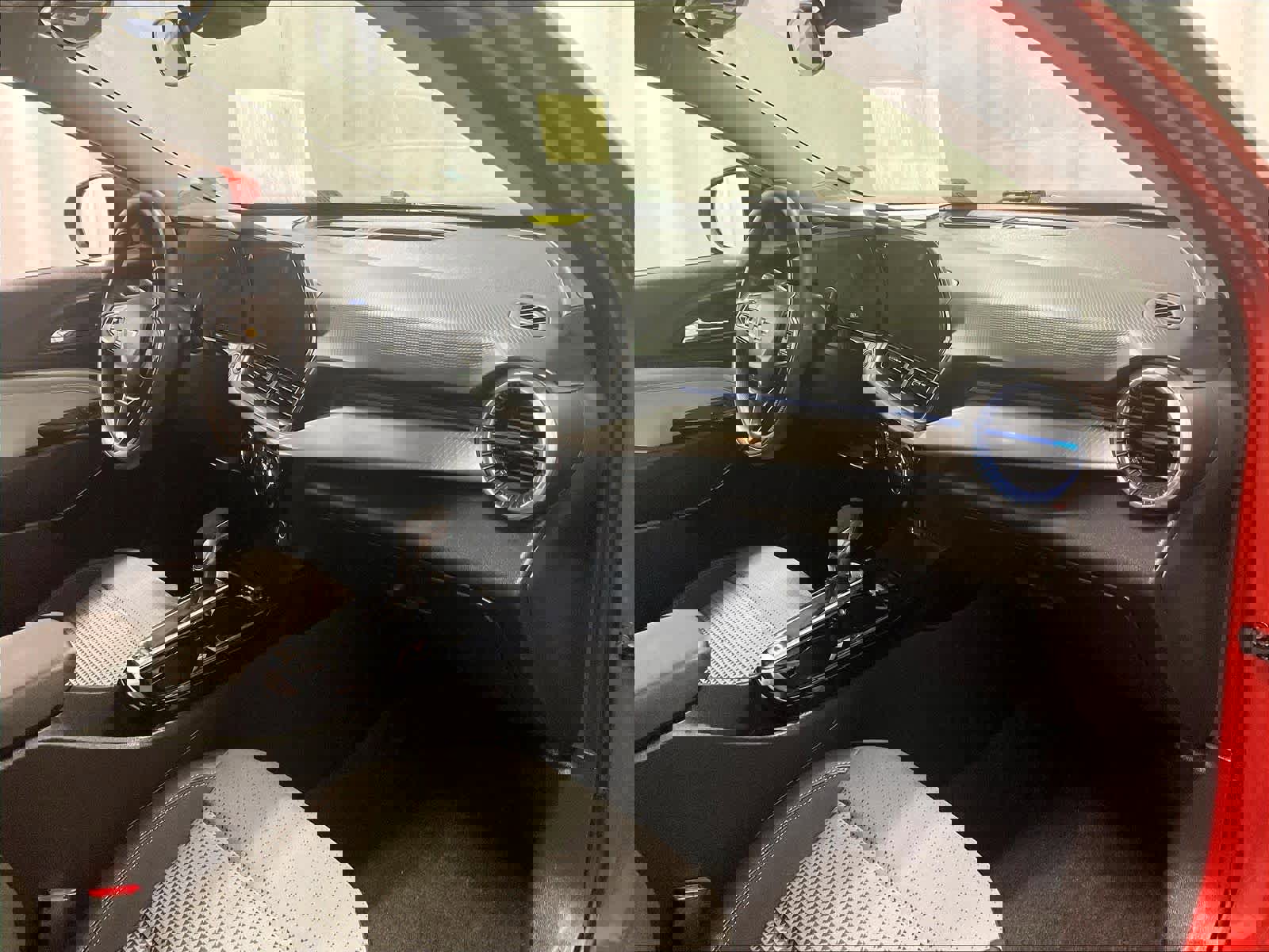 Used 2024 Chevrolet Trax LT image 14