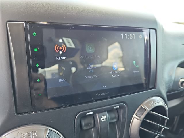 Used 2018 Jeep Wrangler Sahara AWD/4WD image 24