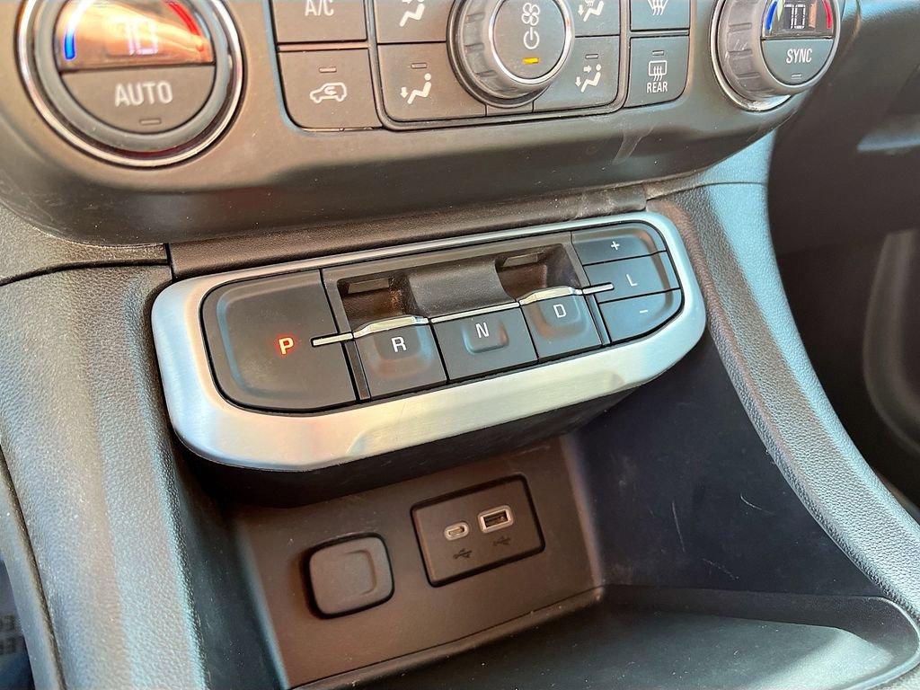 Used 2022 GMC Acadia SLE image 16