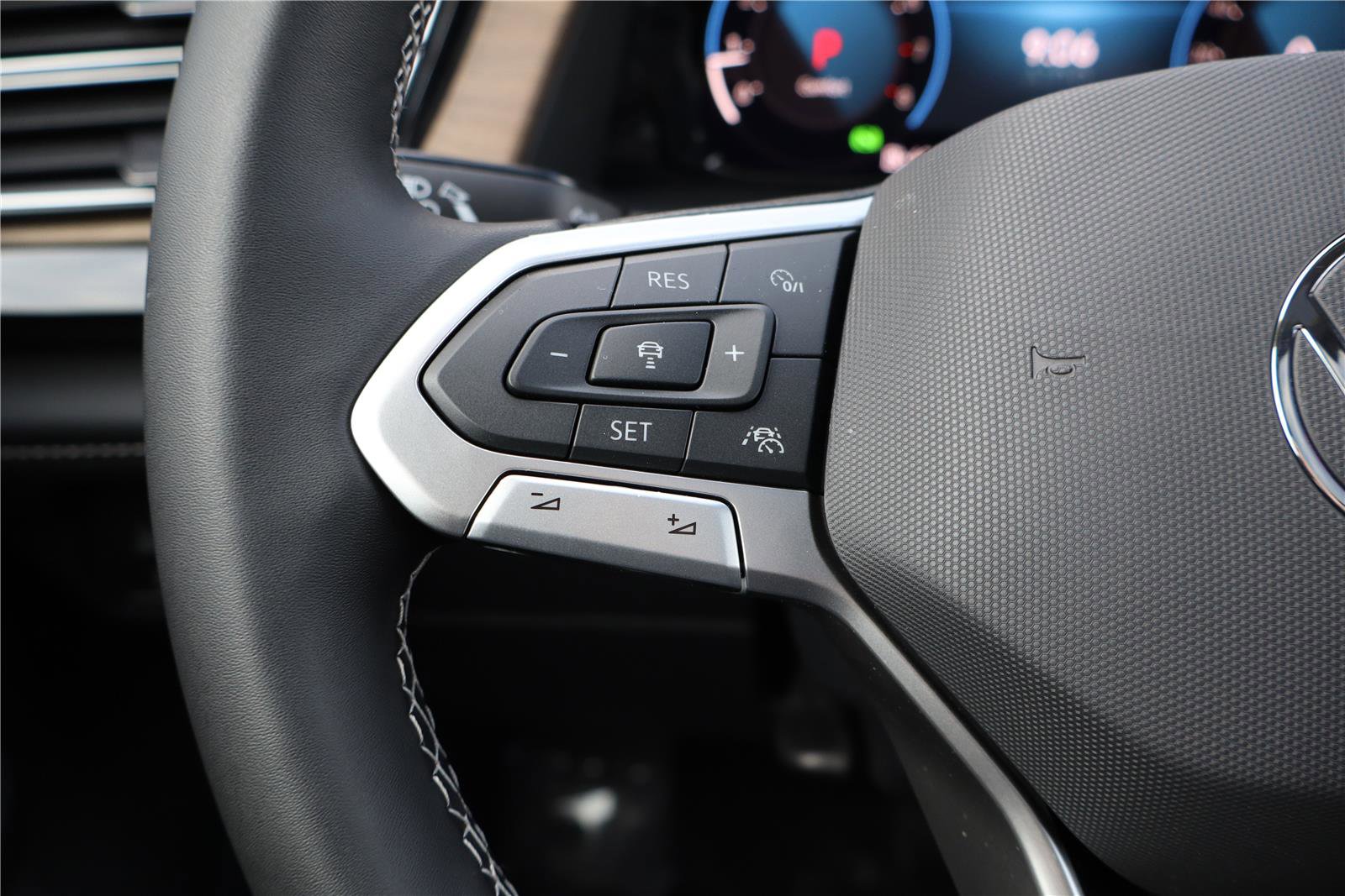 New 2026 Volkswagen Atlas SE image 16