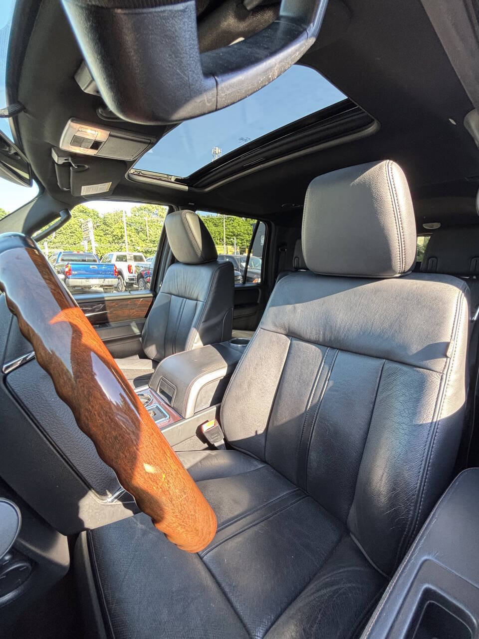 Used 2016 Lincoln Navigator L Reserve AWD/4WD image 31