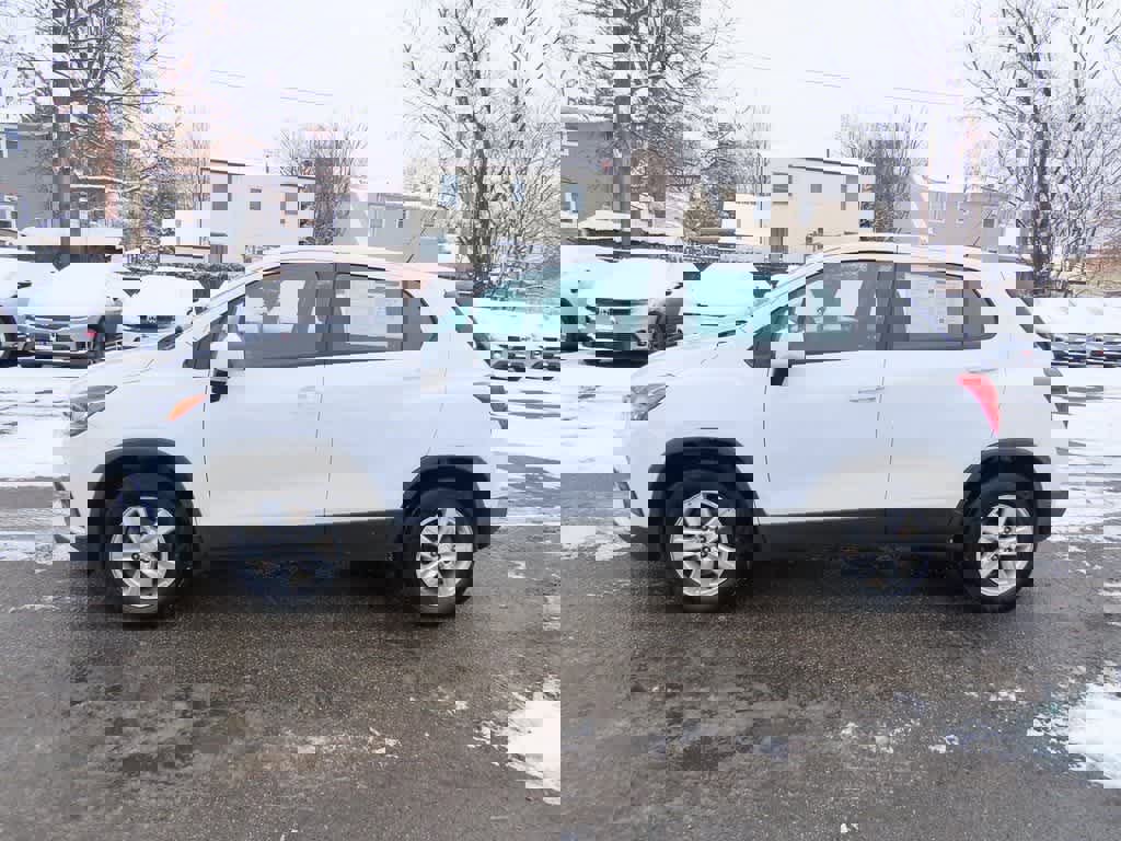 Used 2018 Chevrolet Trax LS image 3