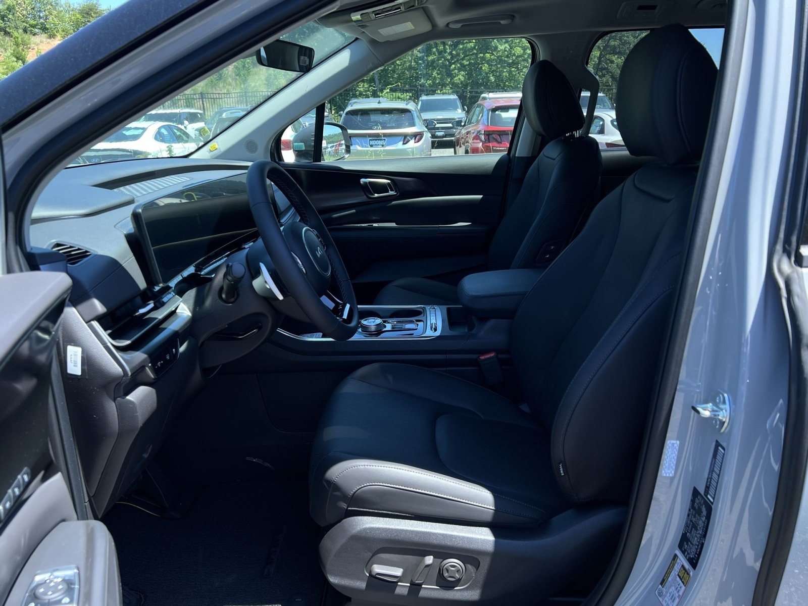 New 2026 Kia Carnival SX w/ SX Dark Edition Package FWD image 18