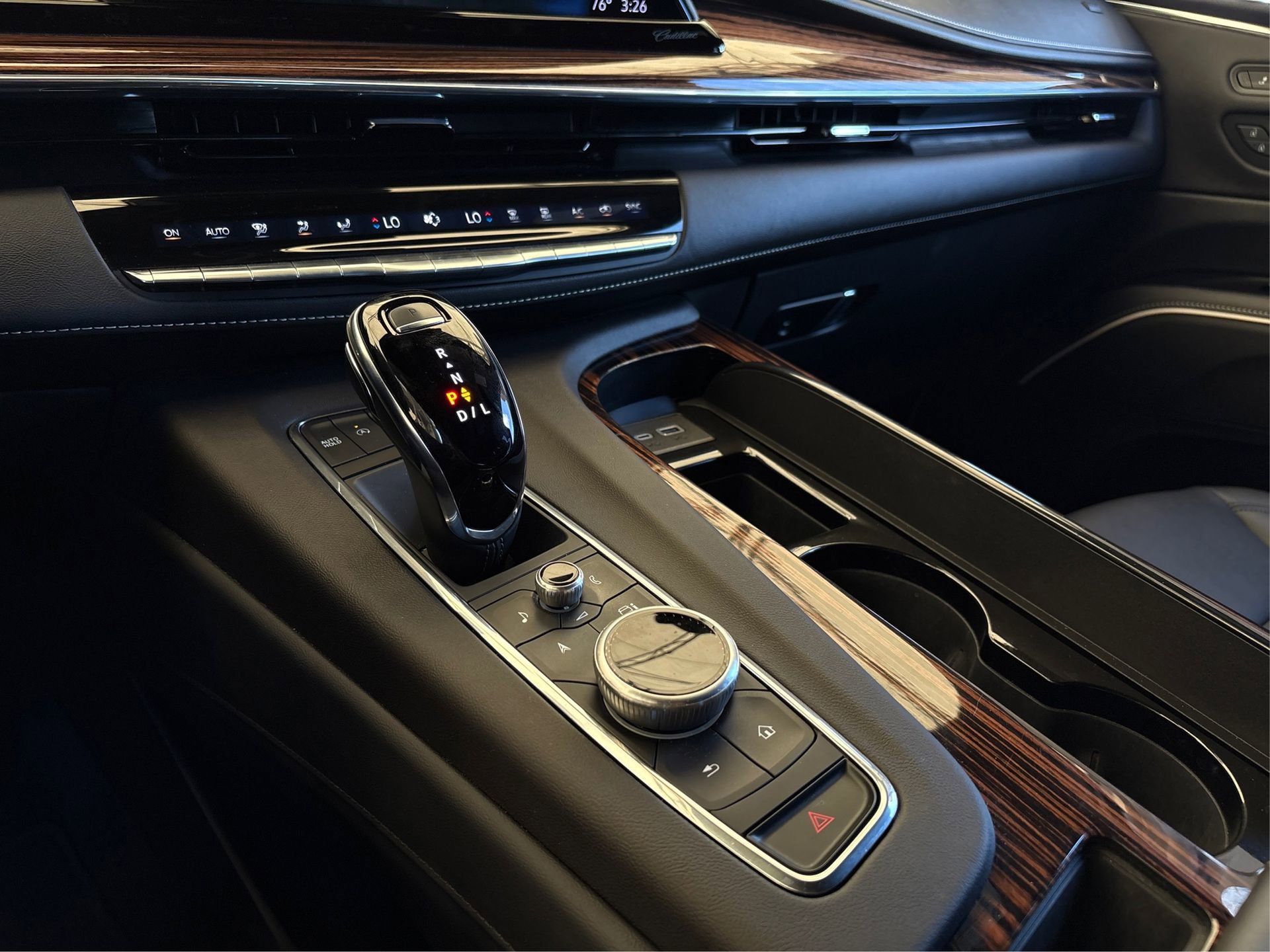 Used 2024 Cadillac Escalade ESV Luxury image 30