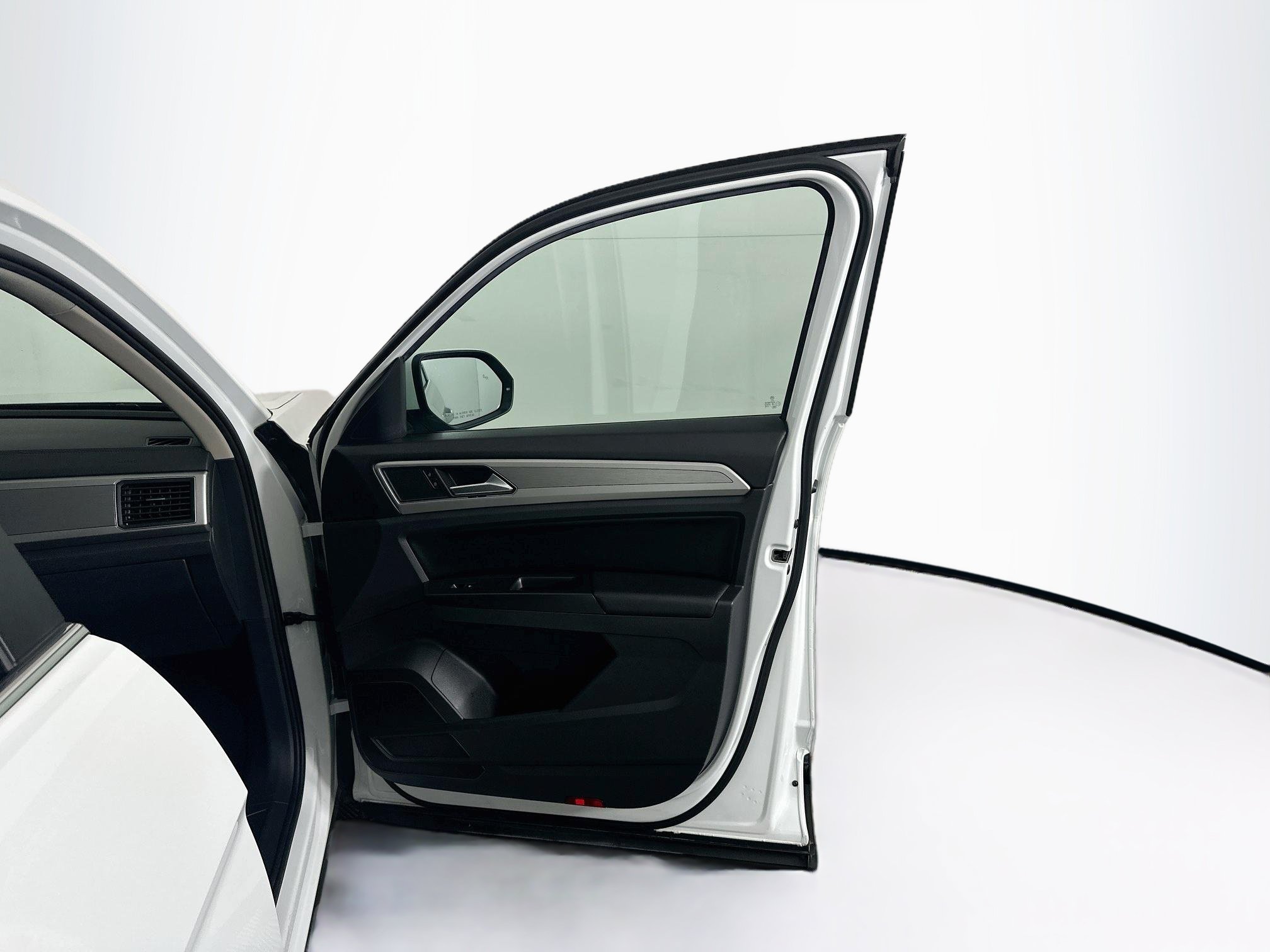Used 2018 Volkswagen Atlas SE FWD image 32