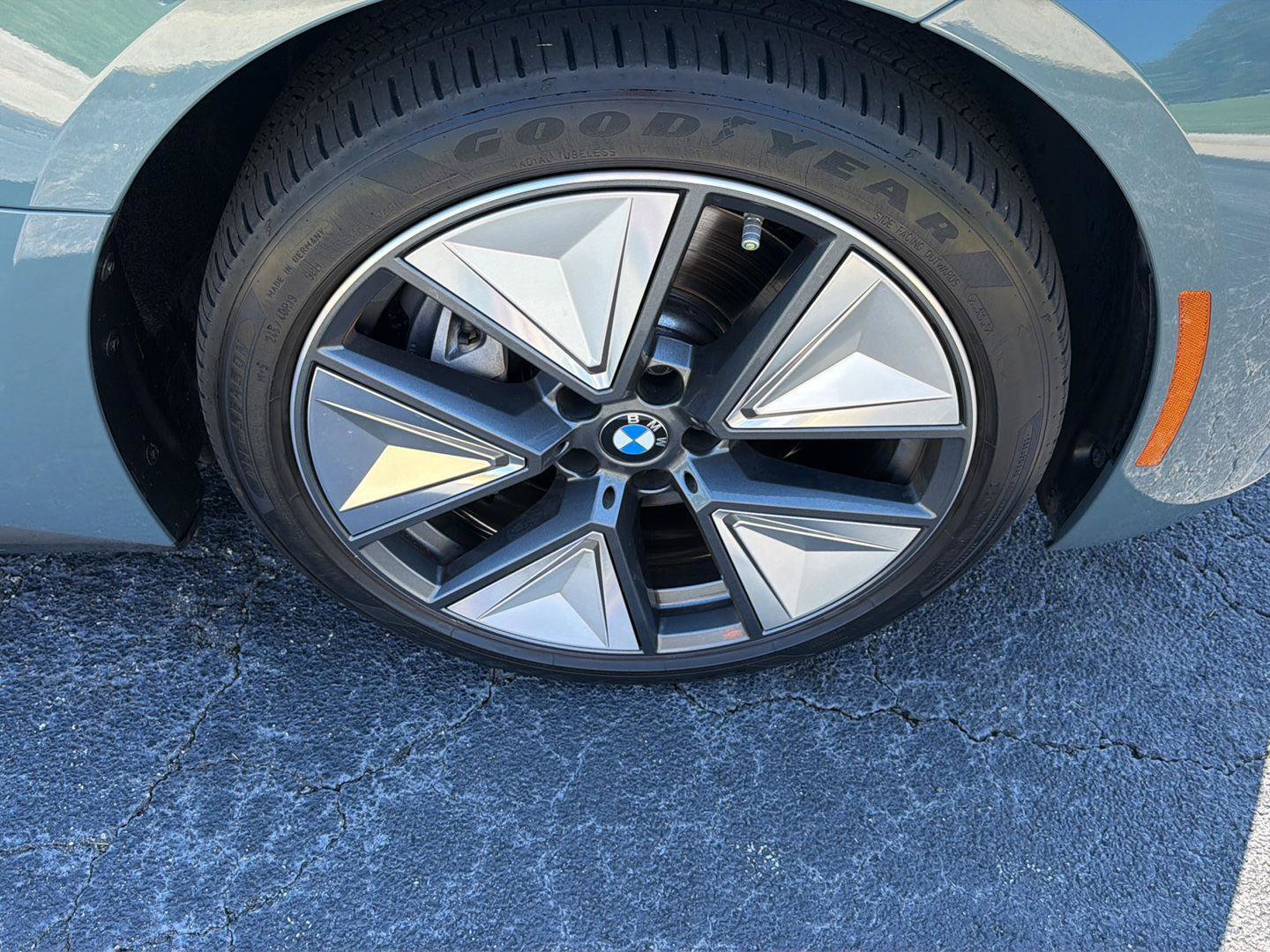 Used 2025 BMW i4 eDrive40 w/ Premium Package RWD image 41