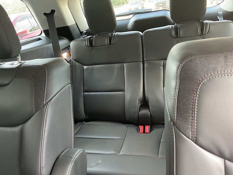 Used 2025 Ford Explorer Active w/ Active Comfort Package RWD image 17