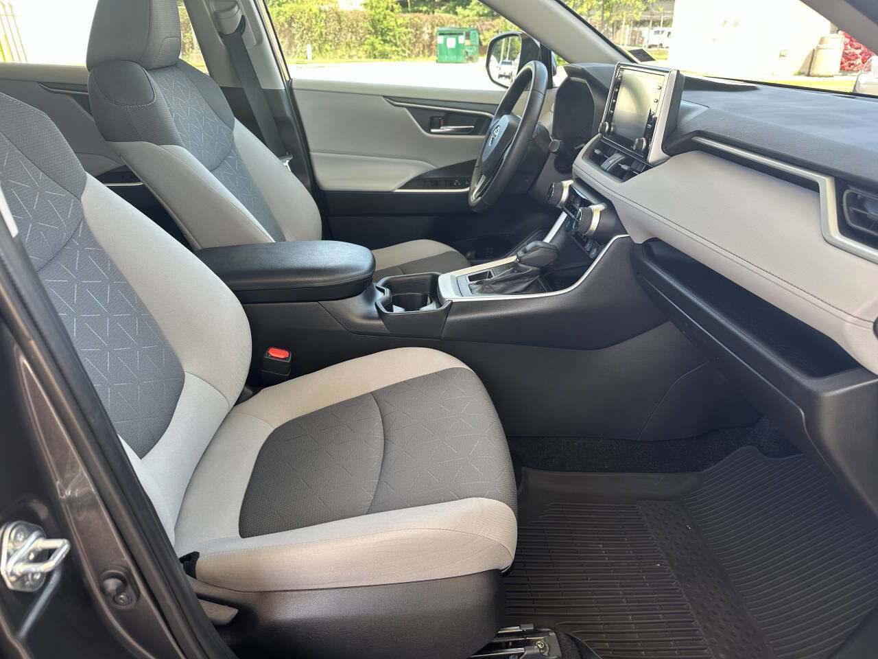 Used 2021 Toyota RAV4 XLE w/ Convenience Package image 13