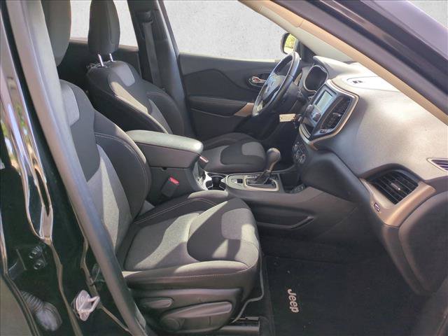 Used 2018 Jeep Cherokee Latitude w/ Altitude Package FWD image 20