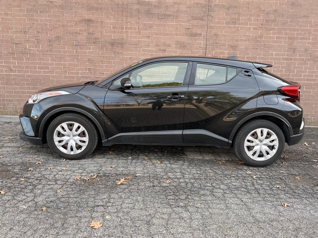 Used 2019 Toyota C-HR LE image 2