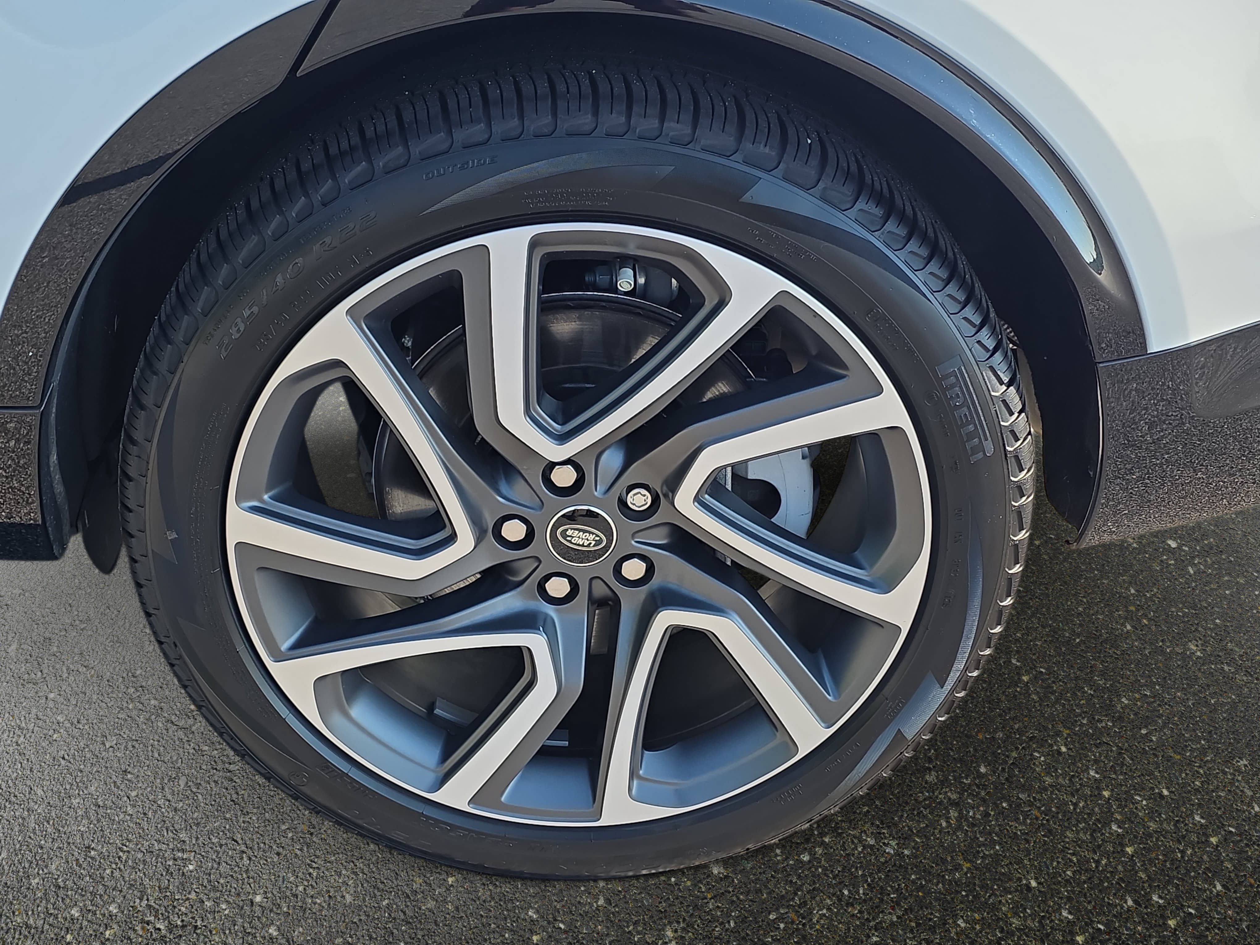 Certified 2025 Land Rover Discovery Dynamic SE AWD/4WD image 34