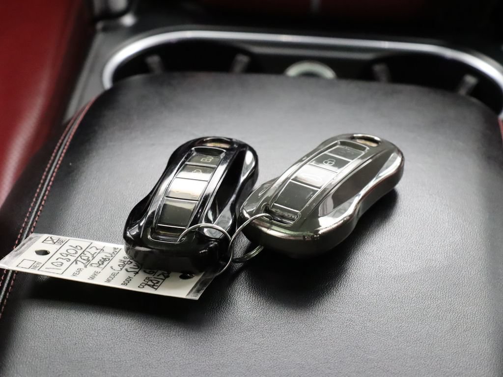 Used 2023 Porsche Cayenne AWD/4WD image 21