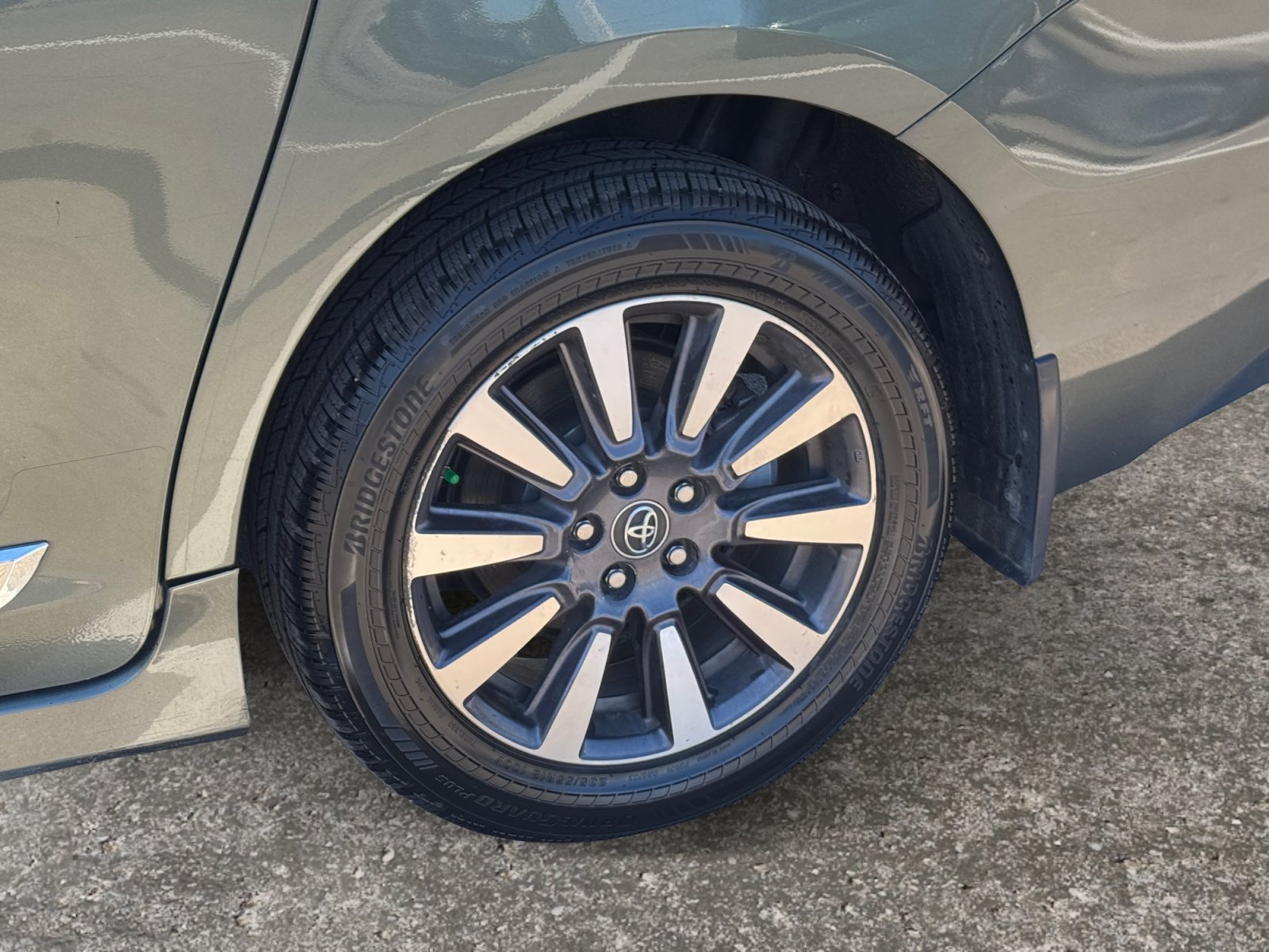 Used 2019 Toyota Sienna LE w/ LE Preferred Package AWD/4WD image 14