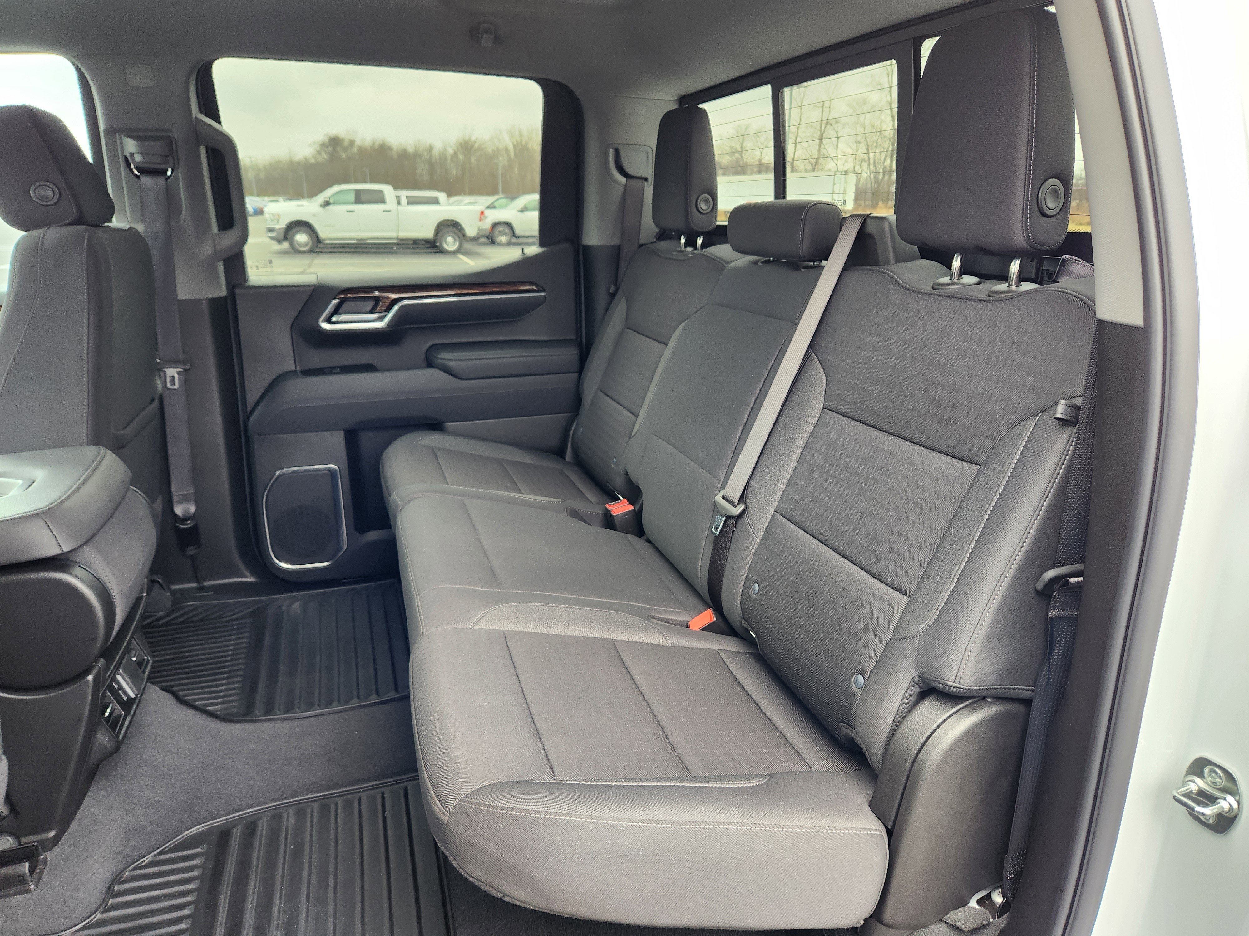 New 2025 GMC Sierra 1500 SLE w/ Preferred Package image 8