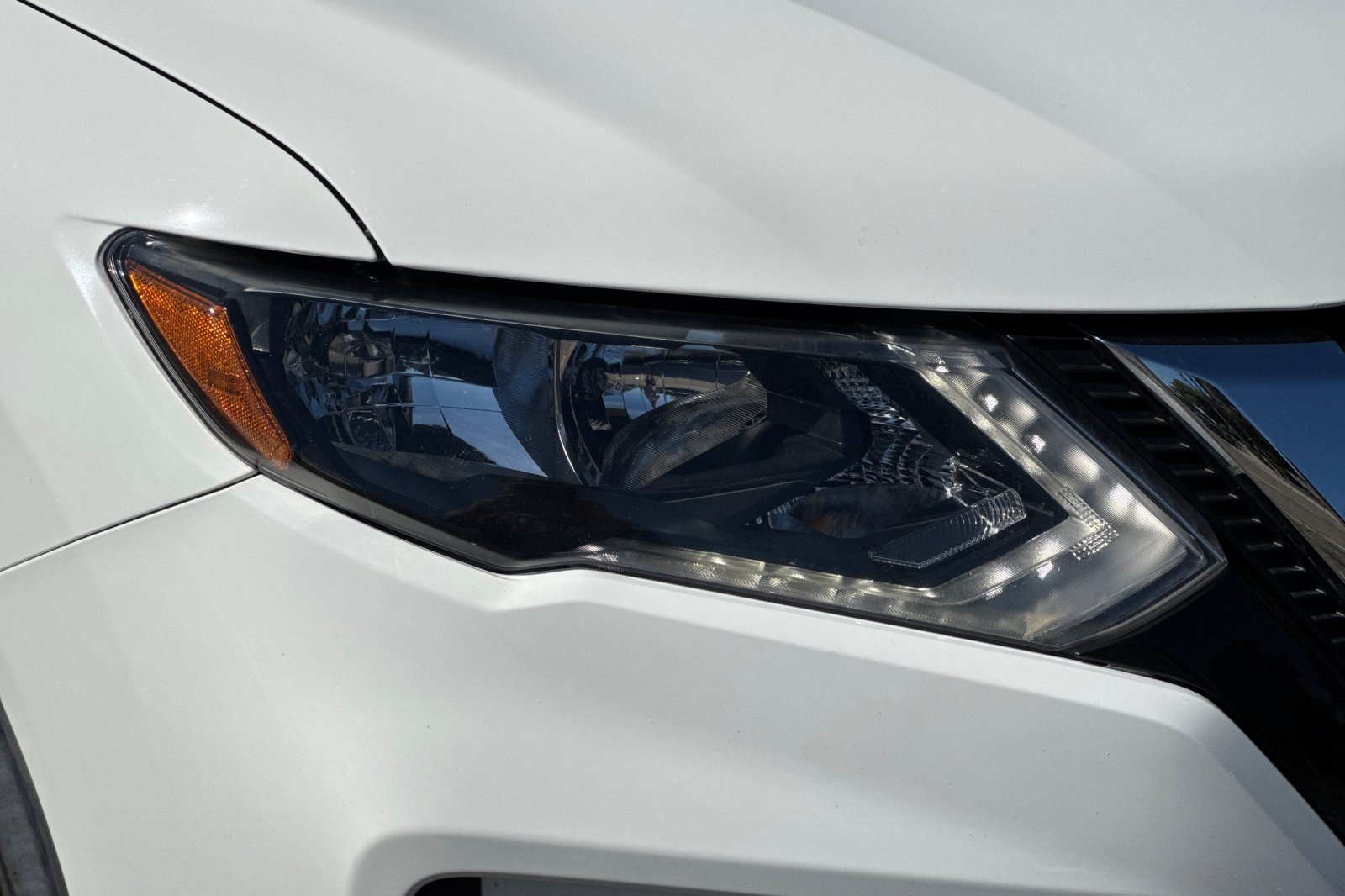 Used 2020 Nissan Rogue SV FWD image 12