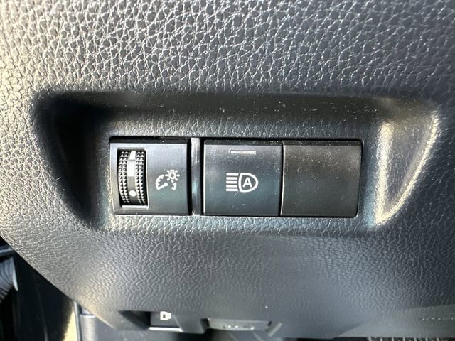Used 2022 Toyota RAV4 LE image 32