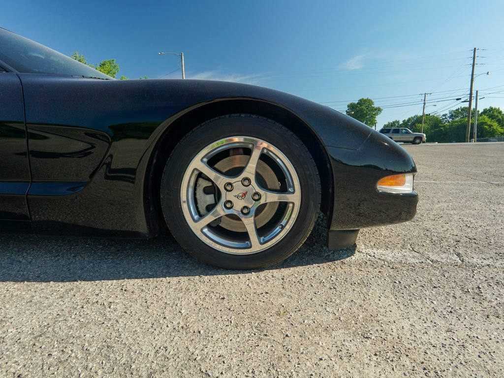 Used 2004 Chevrolet Corvette Convertible w/ Preferred Equipment Group RWD image 9