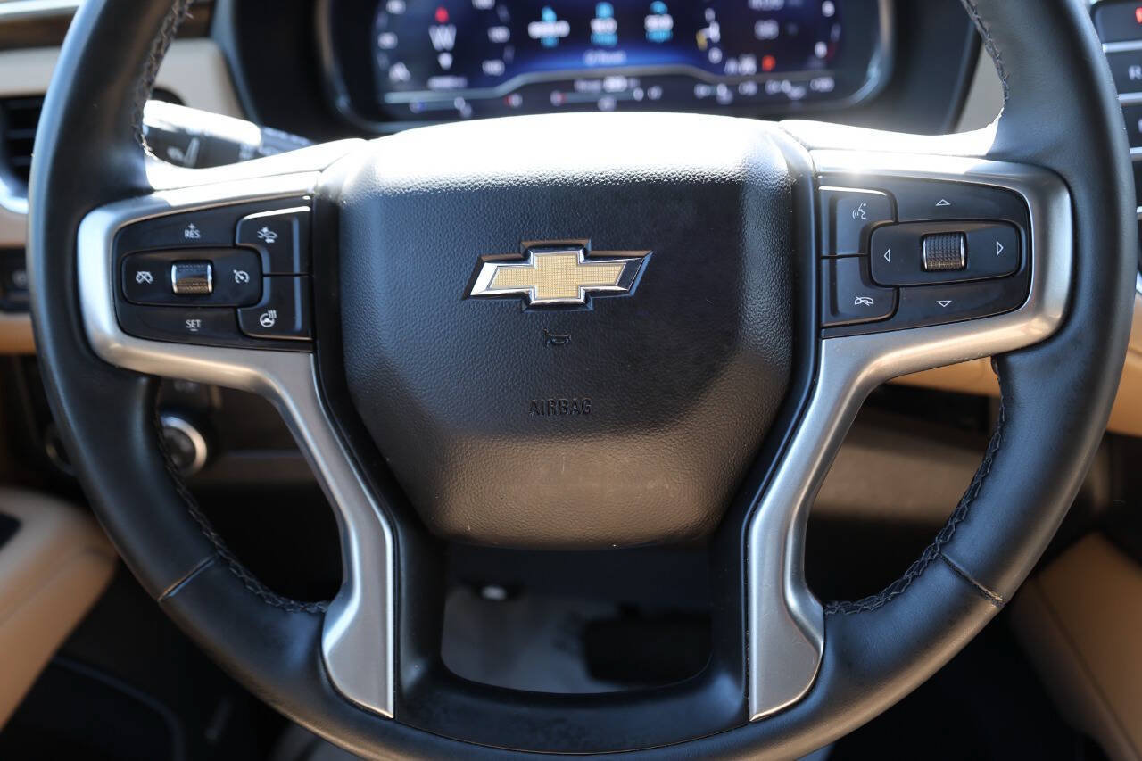 Used 2023 Chevrolet Suburban Premier AWD/4WD image 19