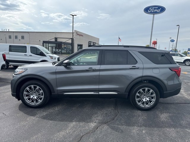 New 2025 Ford Explorer Active w/ Active Comfort Package image 2