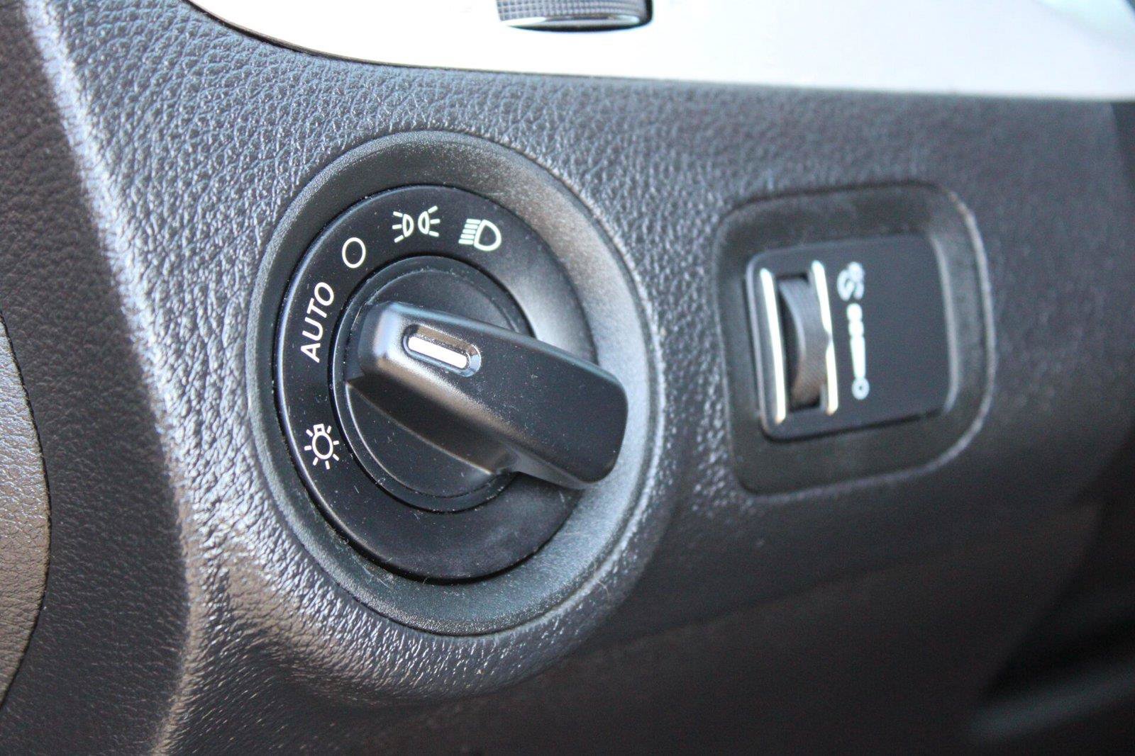 Used 2020 Dodge Journey SE w/ SE Popular Equipment Group FWD image 25