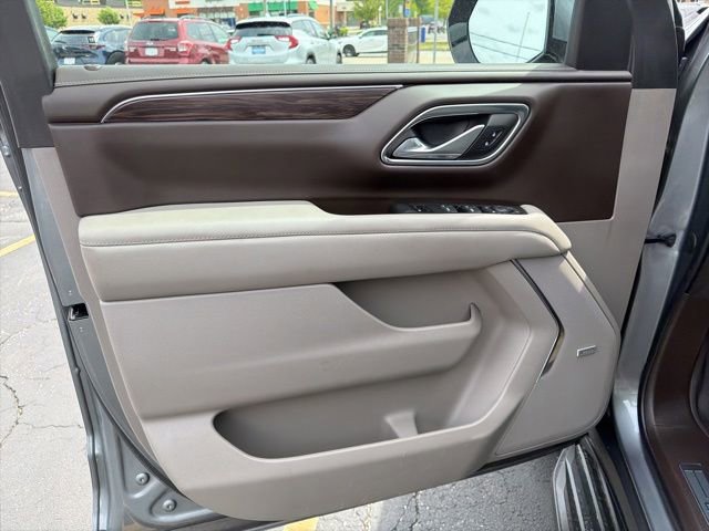 Used 2022 Chevrolet Suburban LT w/ Luxury Package AWD/4WD image 11
