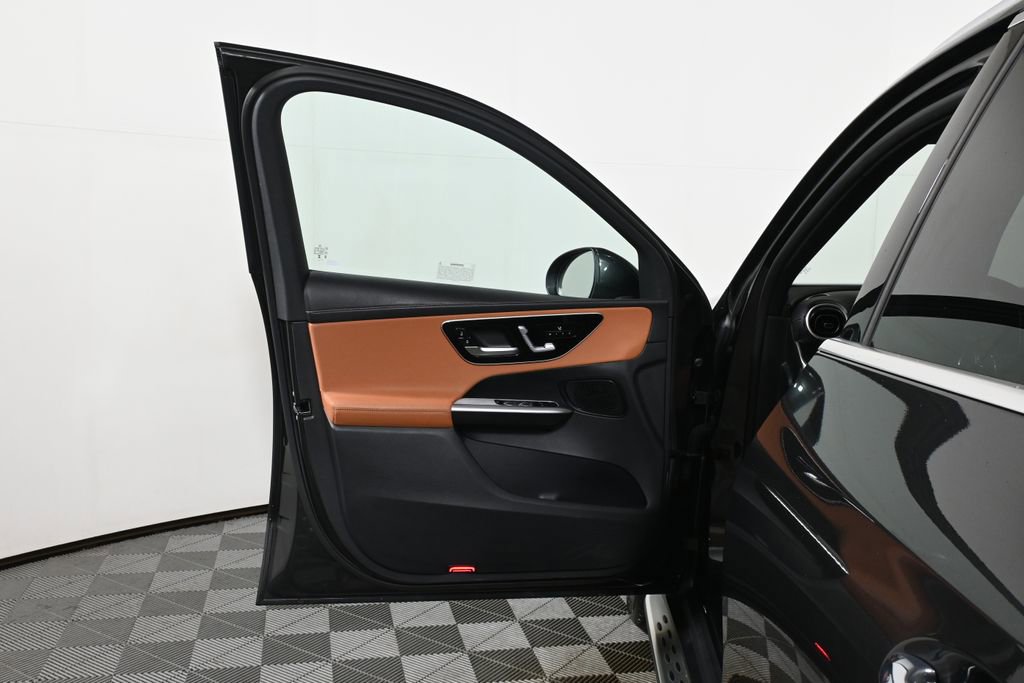 Used 2023 Mercedes-Benz GLC 300 4MATIC image 28