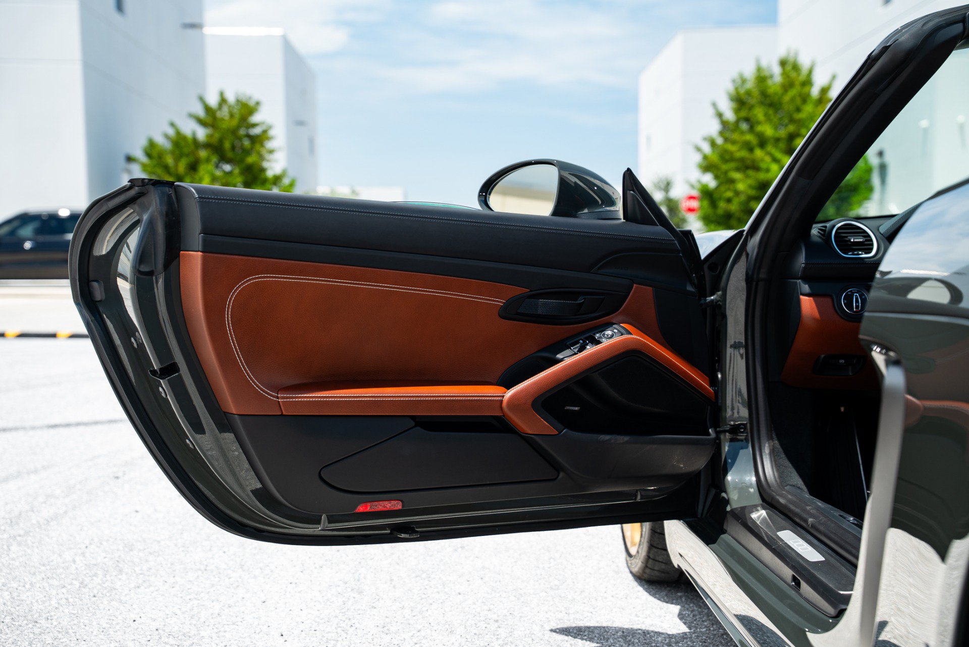 Used 2023 Porsche 718 Boxster Spyder RWD image 18