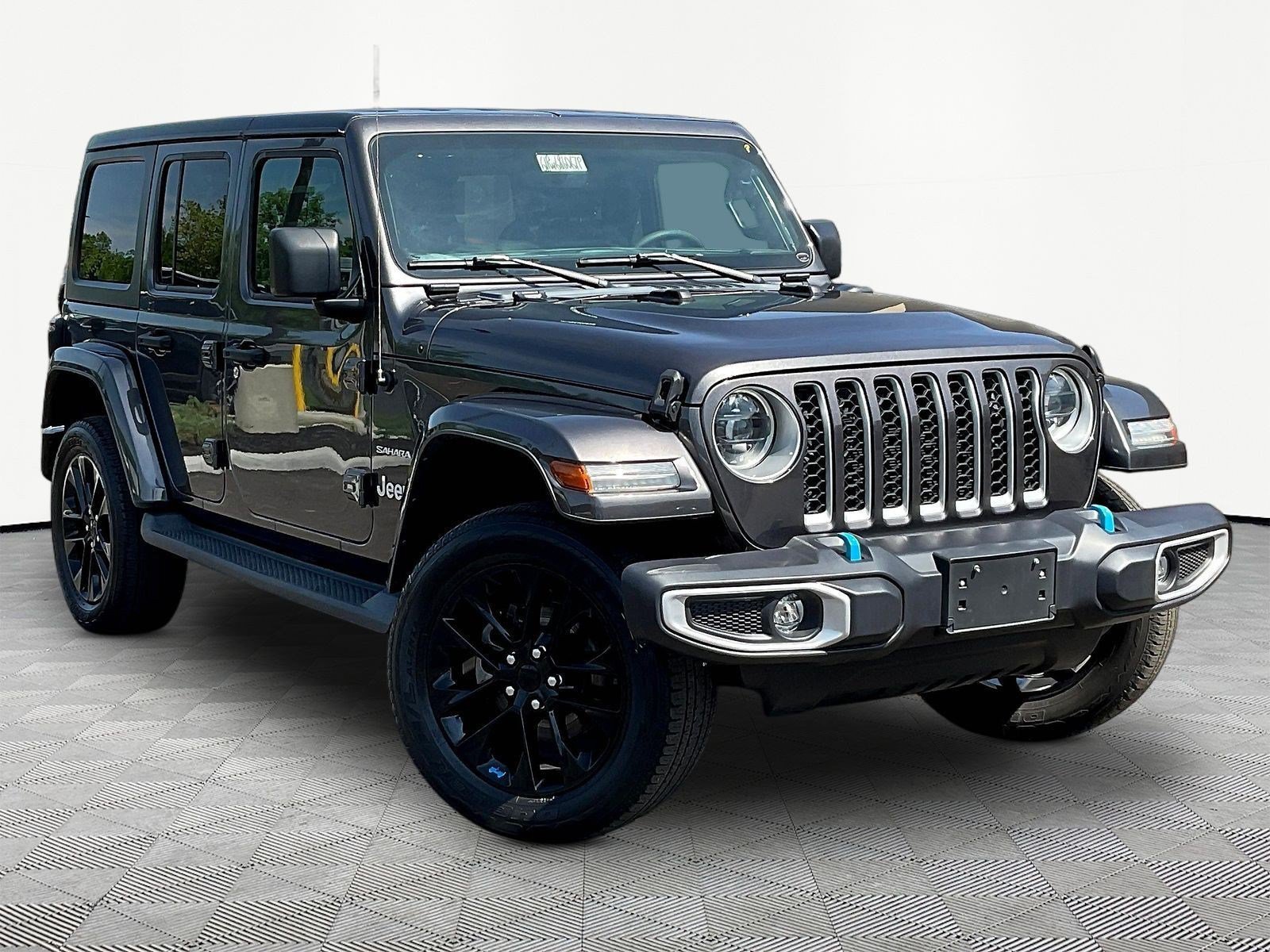 Used 2023 Jeep Wrangler Unlimited Sahara AWD/4WD image 3