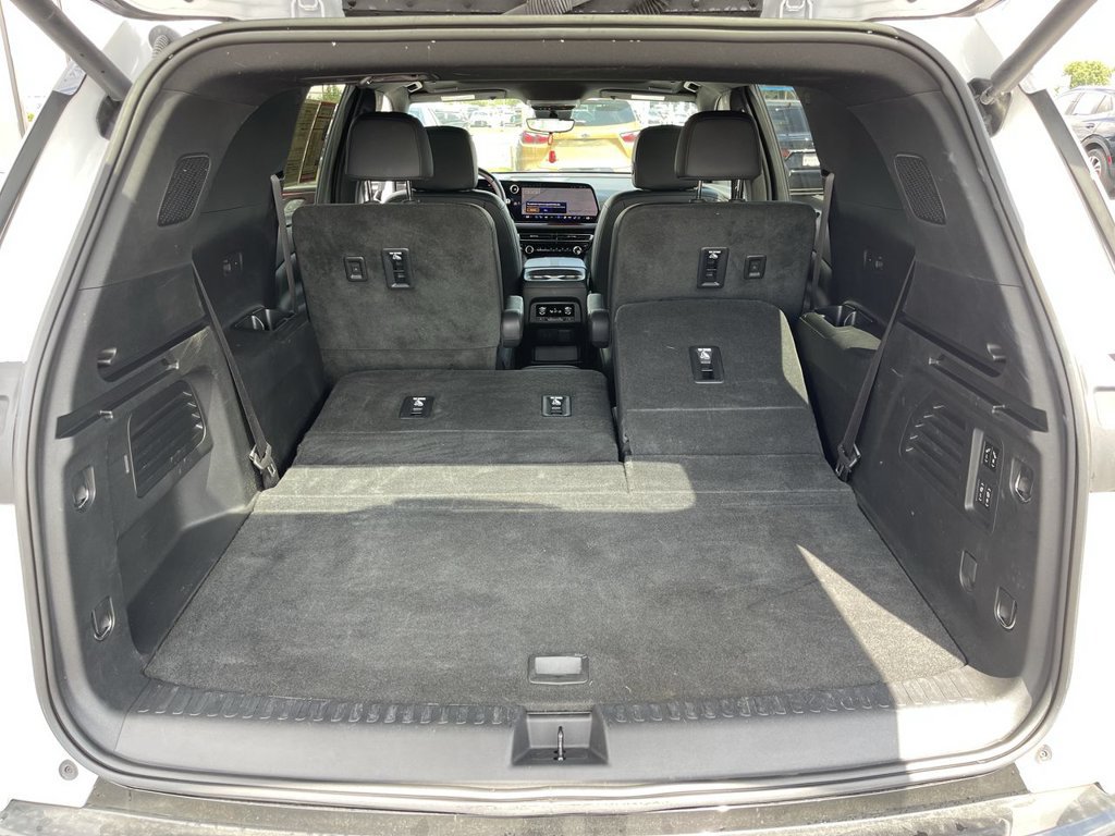 Used 2024 Chevrolet Traverse RS AWD/4WD image 24