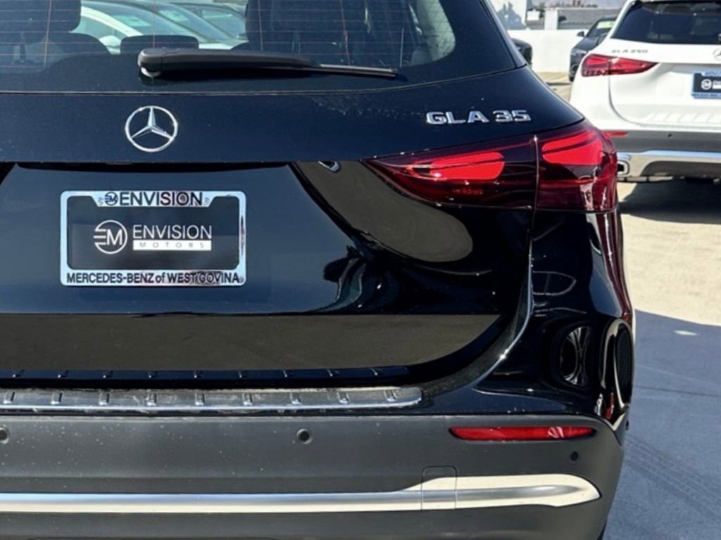 New 2025 Mercedes-Benz GLA 35 AMG 4MATIC image 10