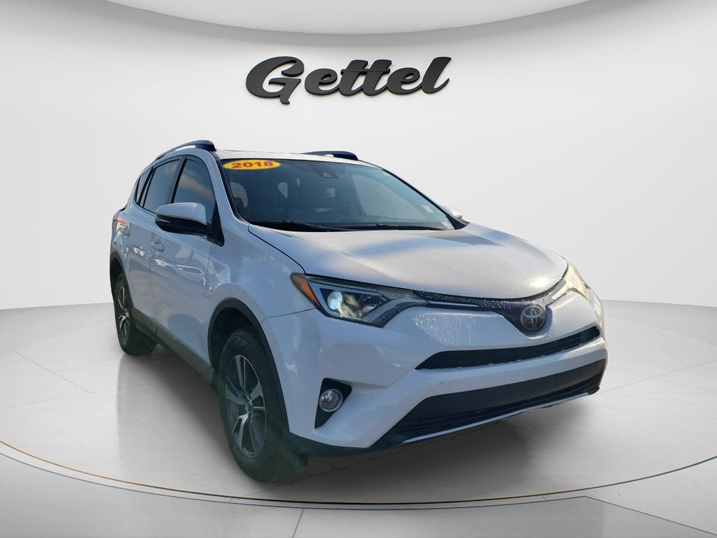 Used 2018 Toyota RAV4 XLE AWD/4WD image 3