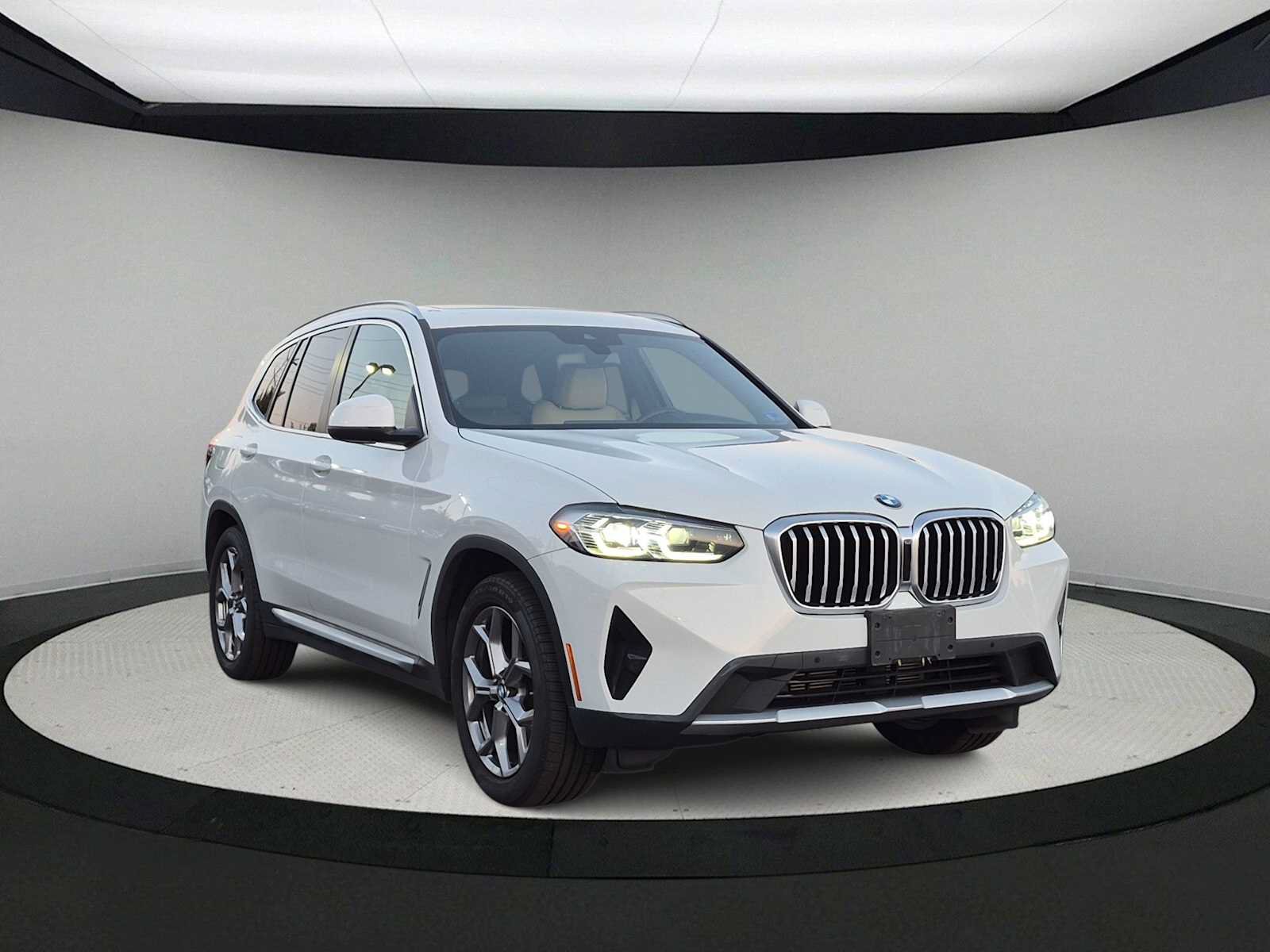 Used 2022 BMW X3 xDrive30i w/ Convenience Package AWD/4WD image 2