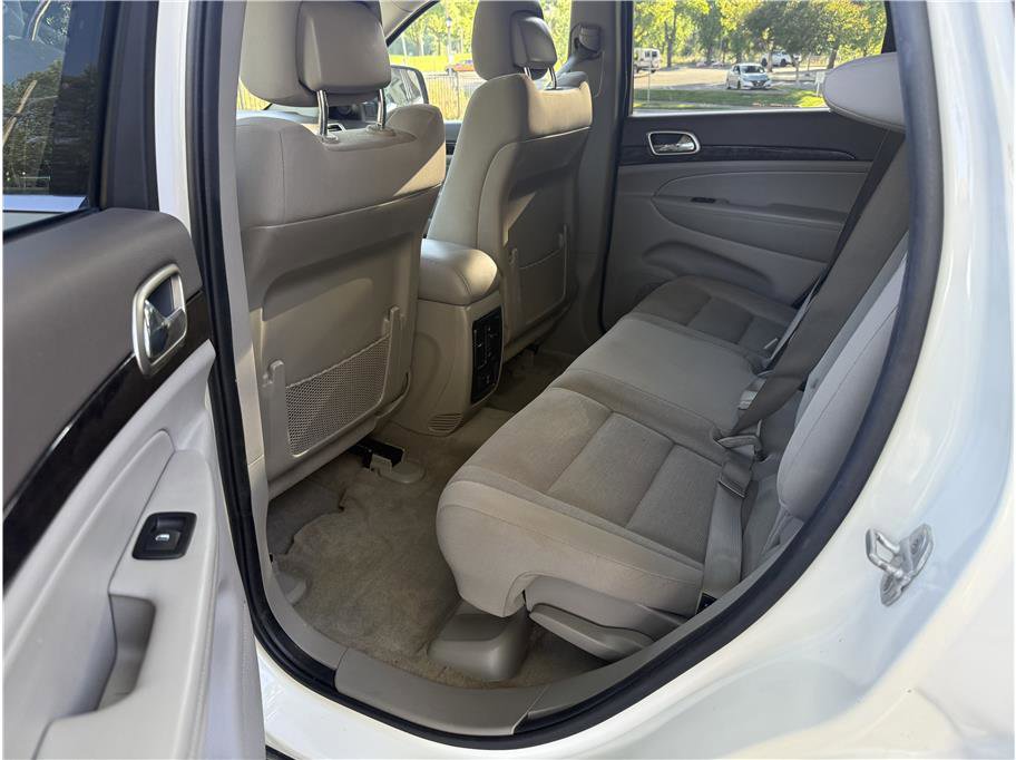 Used 2011 Jeep Grand Cherokee Laredo w/ Security & Convenience Group AWD/4WD image 12