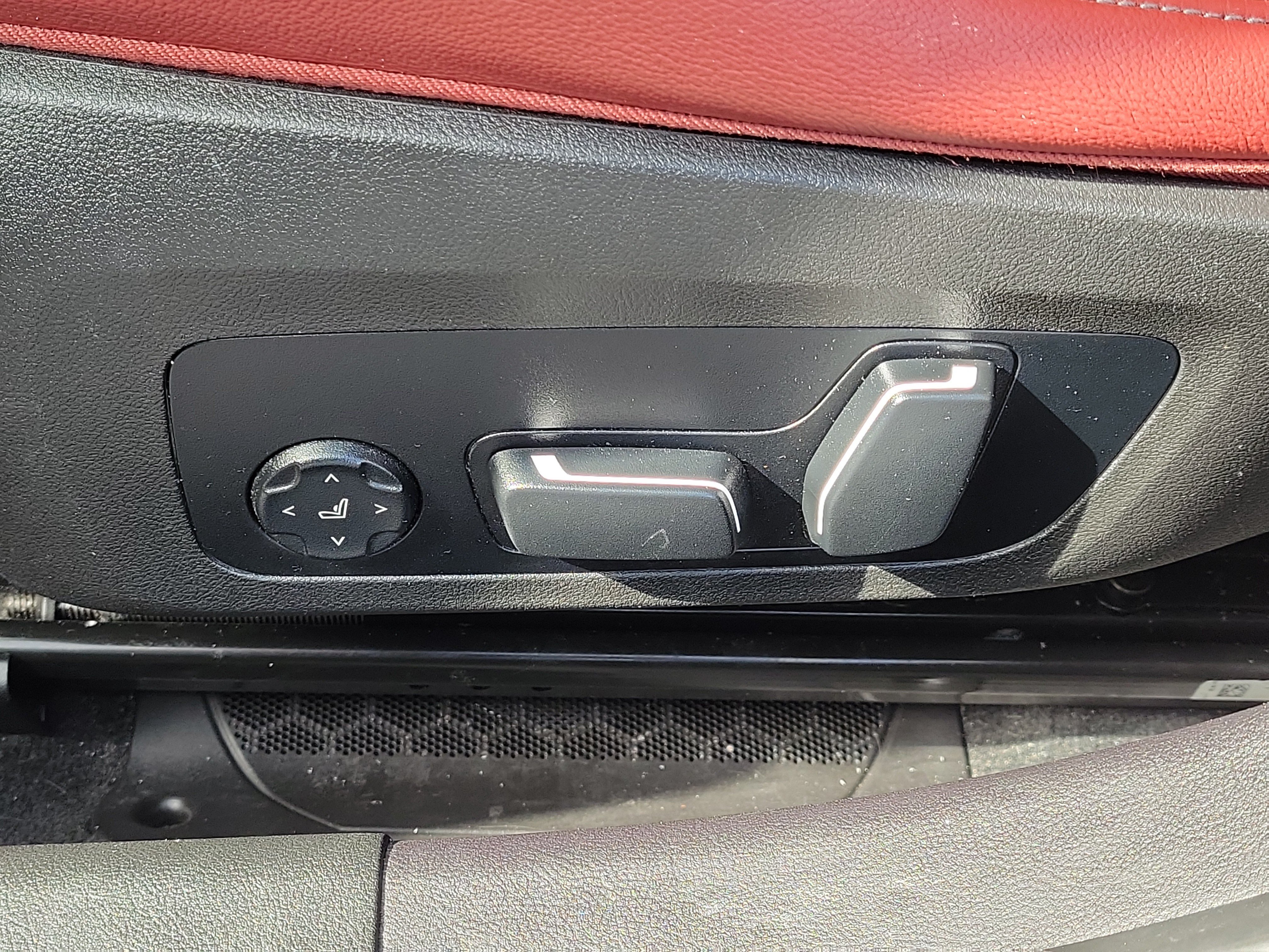 Used 2024 BMW 330i Sedan w/ M Sport Package RWD image 19