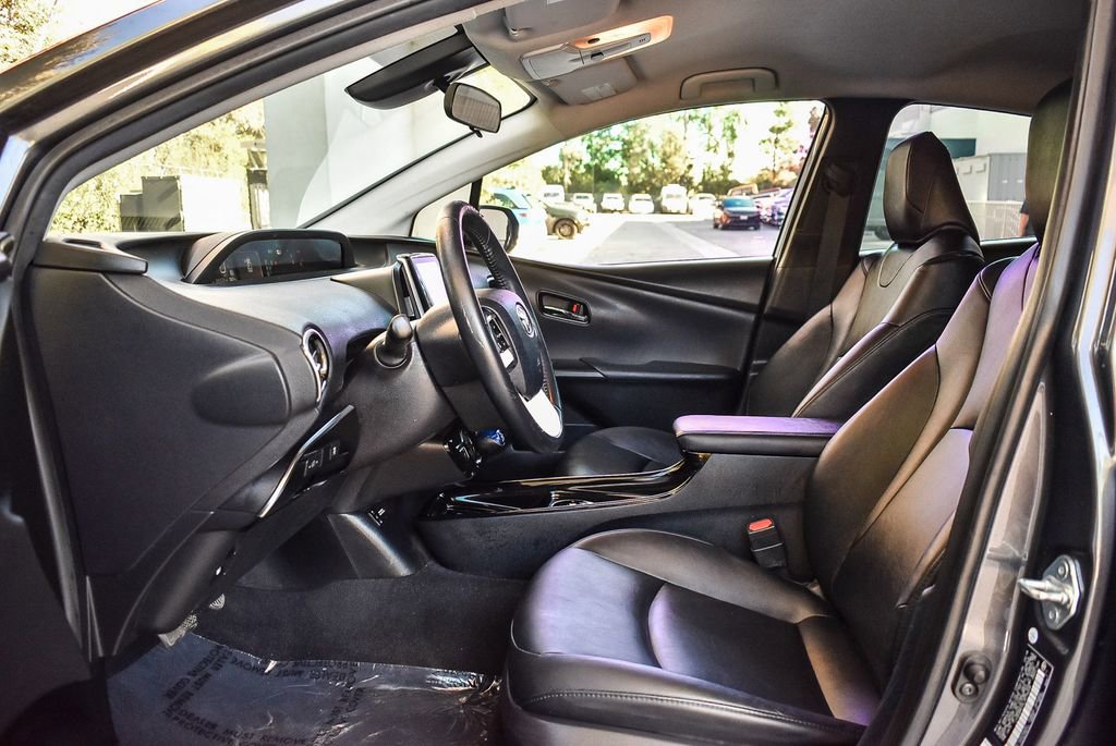 Used 2018 Toyota Prius Prime Premium w/ Carpet Mat Package image 16