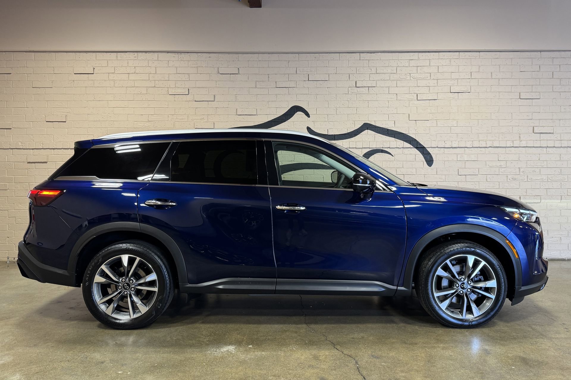 Used 2023 INFINITI QX60 Luxe AWD/4WD image 2