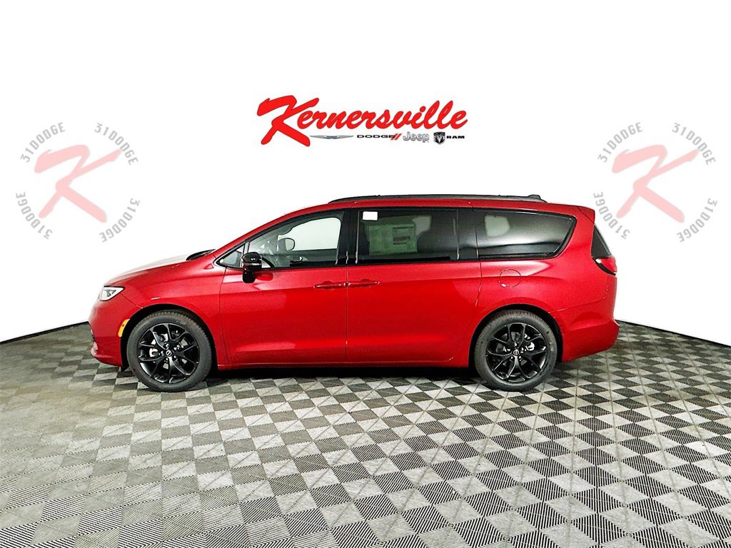 New 2026 Chrysler Pacifica Limited image 4