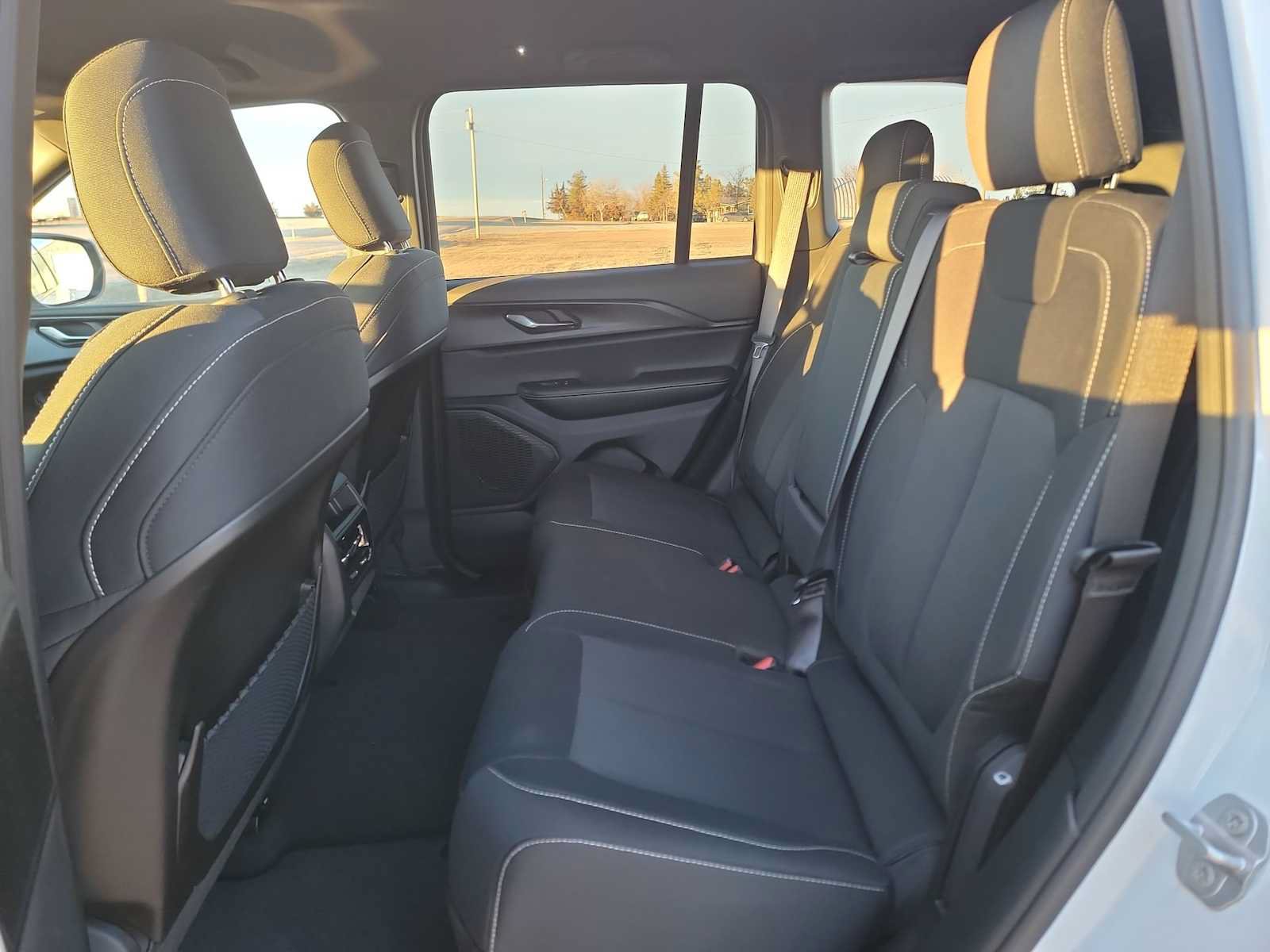Used 2024 Jeep Grand Cherokee Laredo AWD/4WD image 21