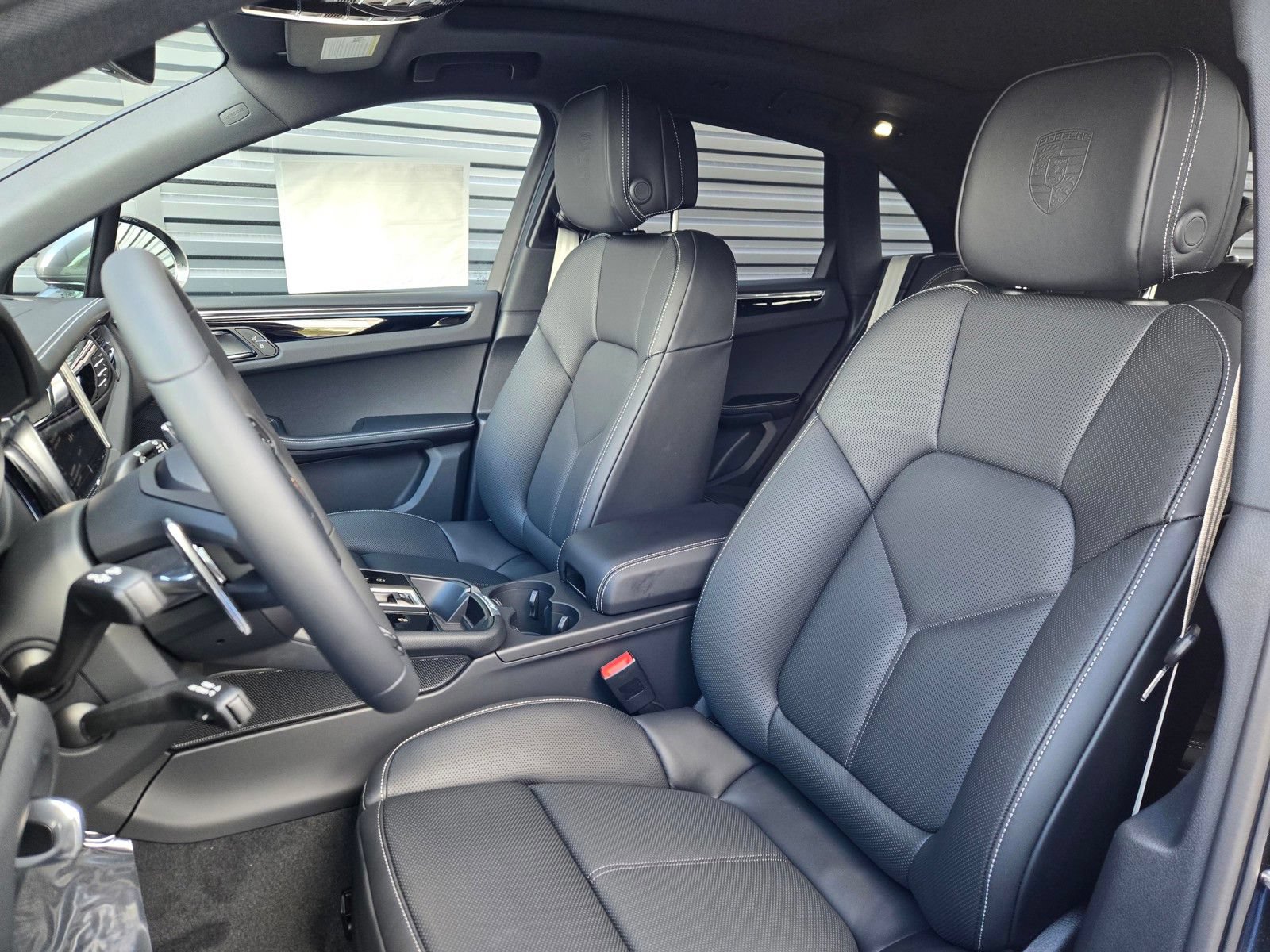 New 2026 Porsche Macan Turbo AWD/4WD image 5